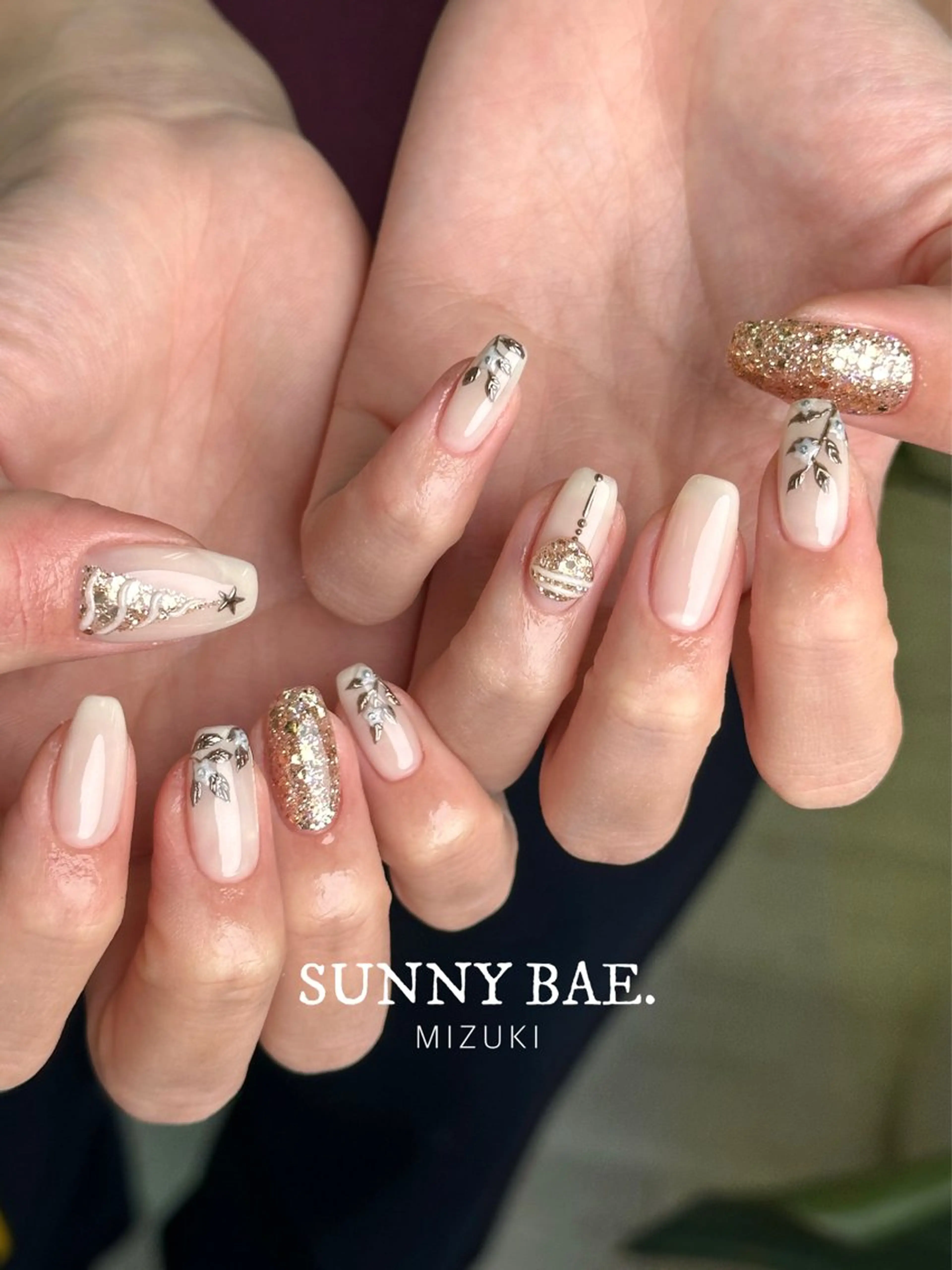 ネイル ラメ(グリッター) ミラーネイル 冬ネイル クリスマス ハンドネイル SUNNY BAE. 🌼MIZUKIのネイルデザイン