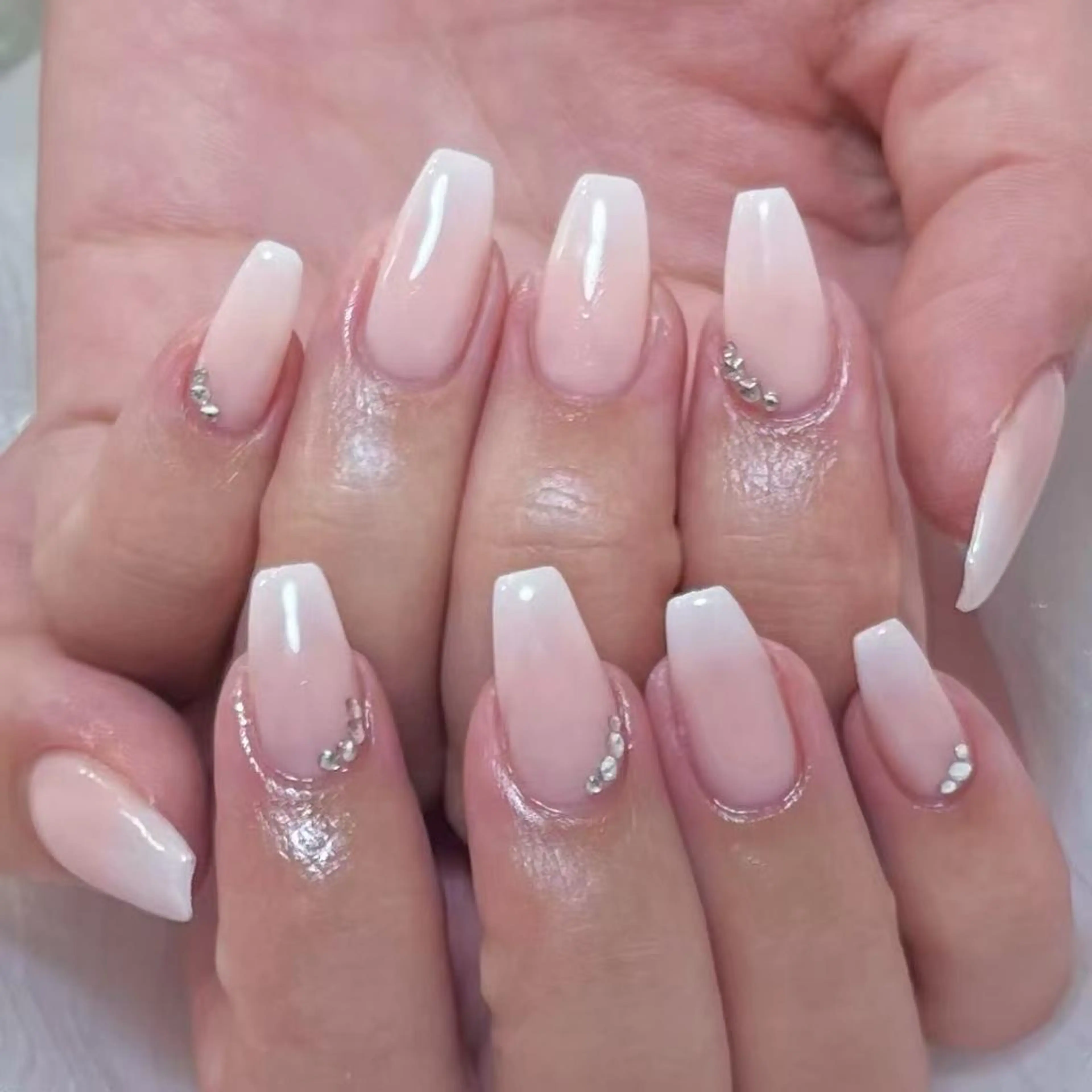 ネイル アートネイル オーロラネイル ガーリー キラキラネイル 韓国ネイル ハンドネイル Nail Monsterのネイルデザイン