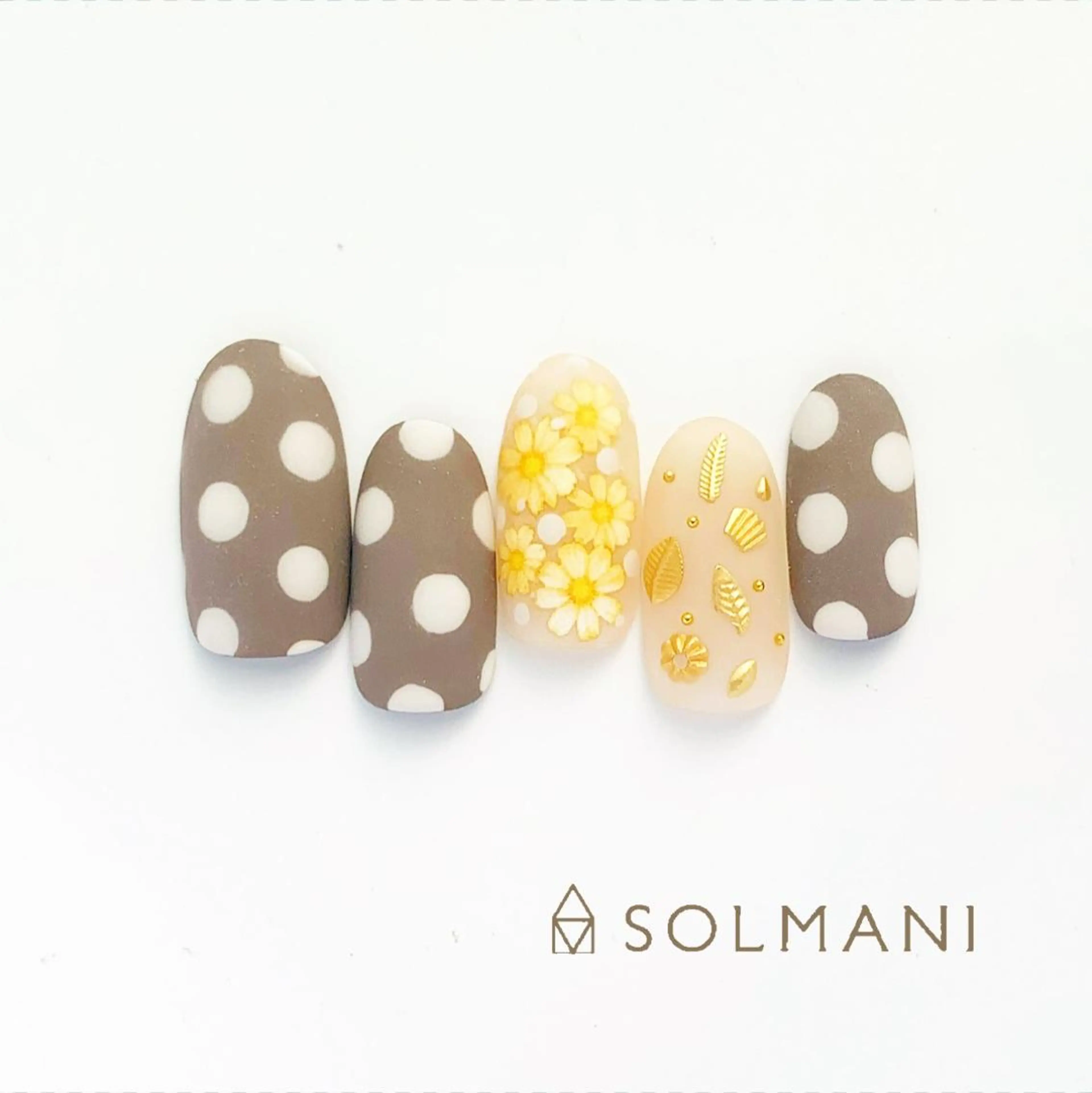 ネイル ドット SOLMANI 予約担当のネイルデザイン