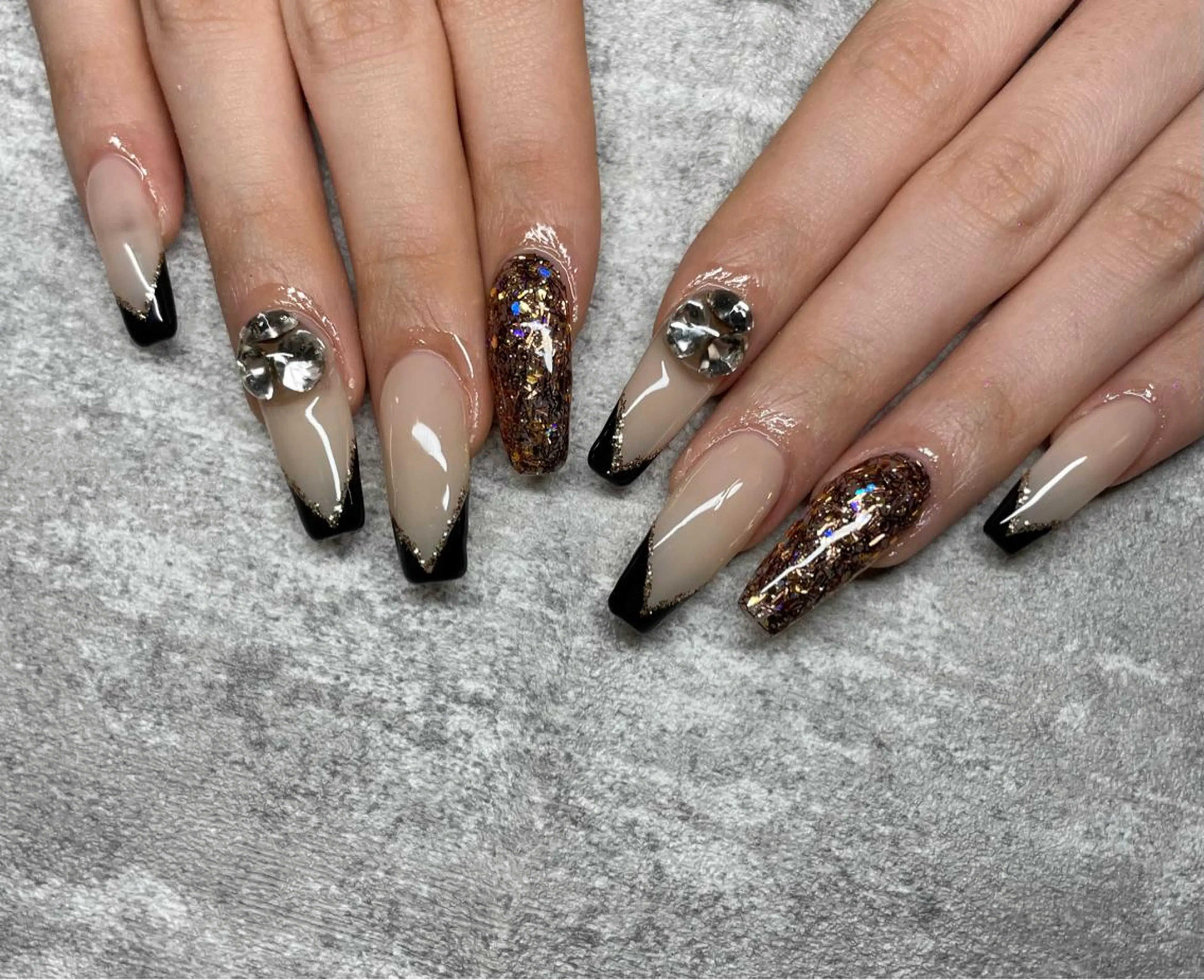 ネイル フットネイル ジェルネイル 韓国ネイル マグネットネイル ミラーネイル ハンドネイル nail salon fee（フィー）のネイルデザイン