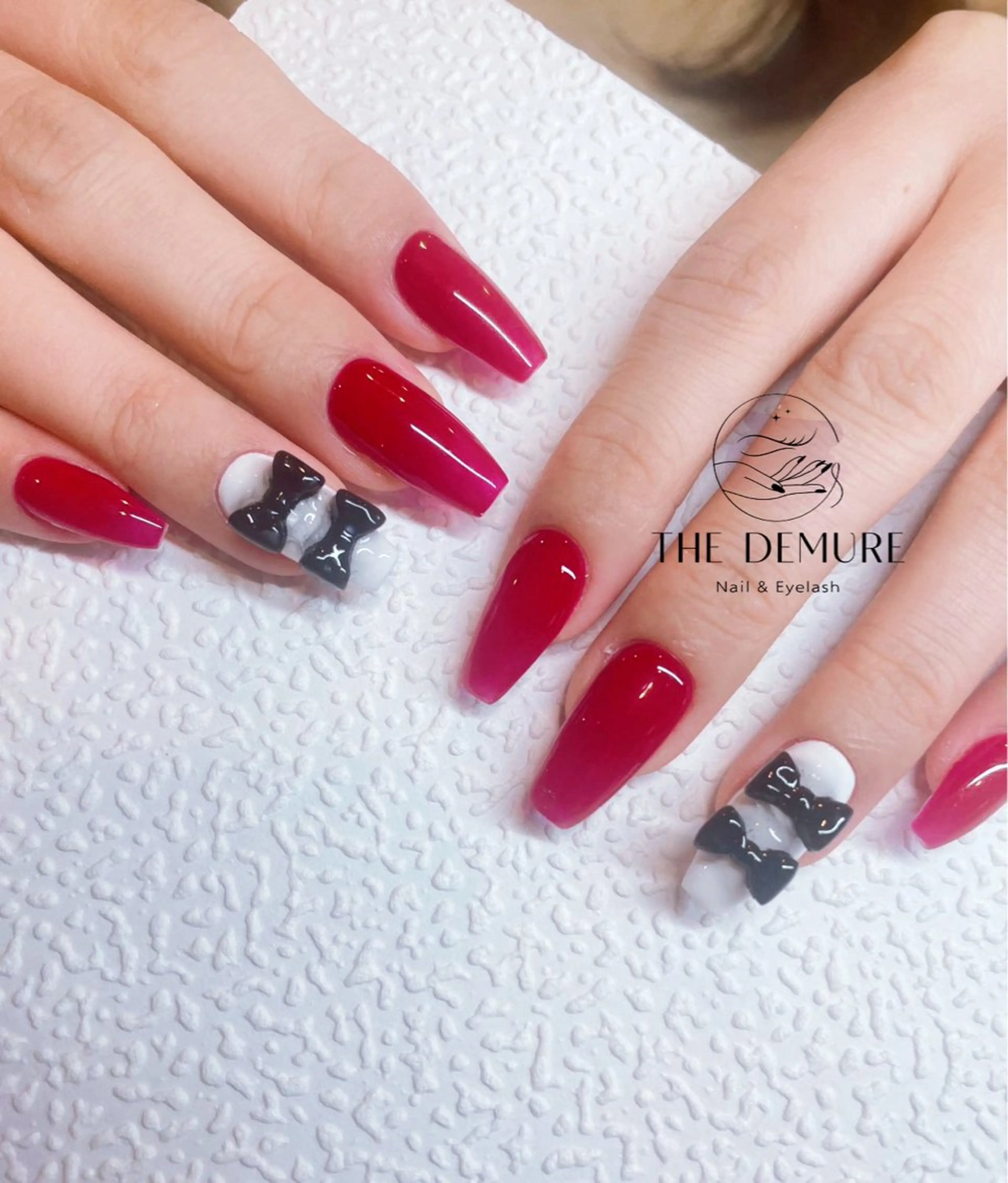 ネイル アートネイル キラキラネイル 韓国ネイル 水色 ロングネイル ハンドネイル ハンドケア NailDemure 【銀座店】のネイルデザイン