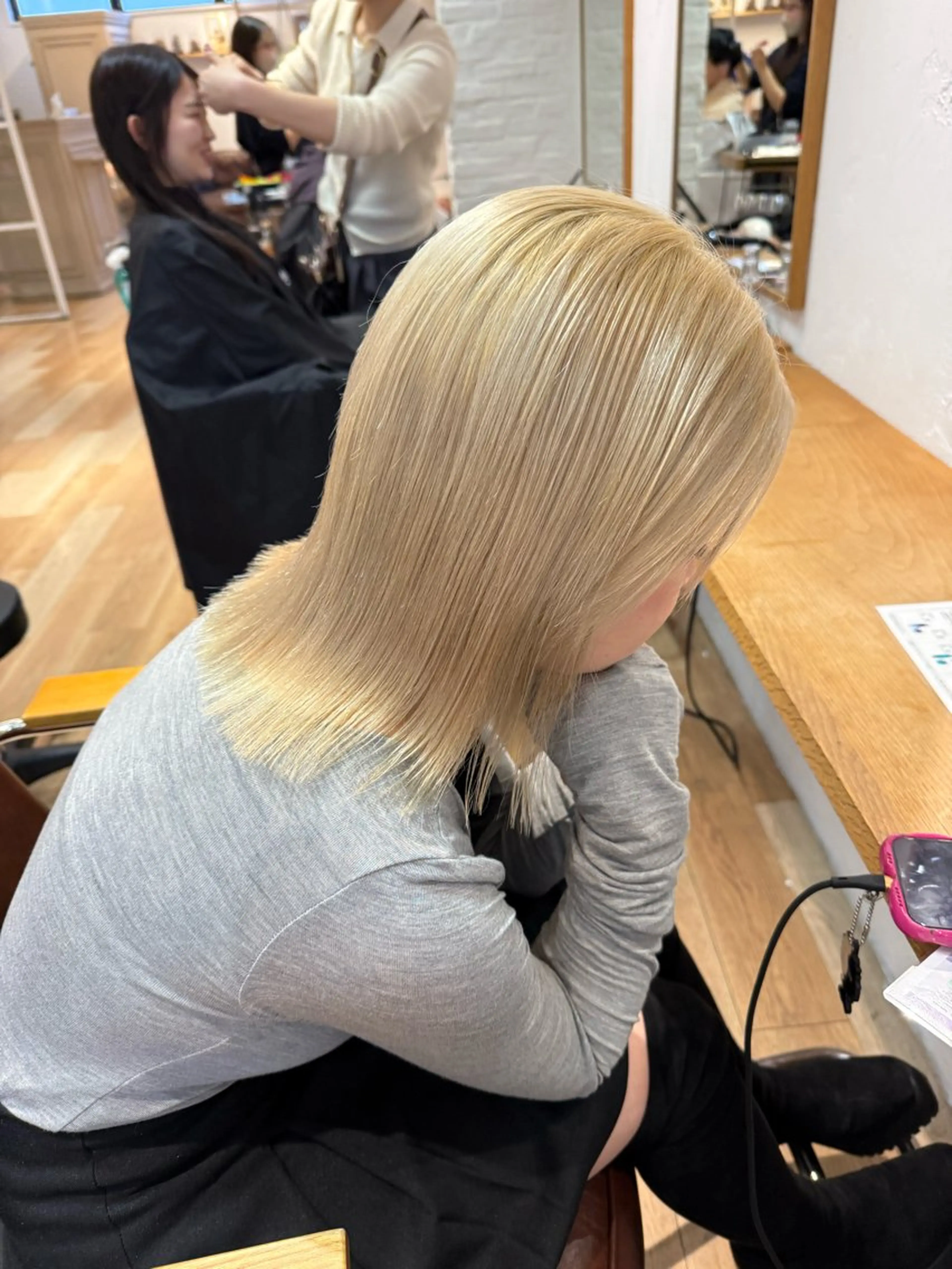 ミディアム カラー ミルクティー× グレージュMOMOのヘアスタイル