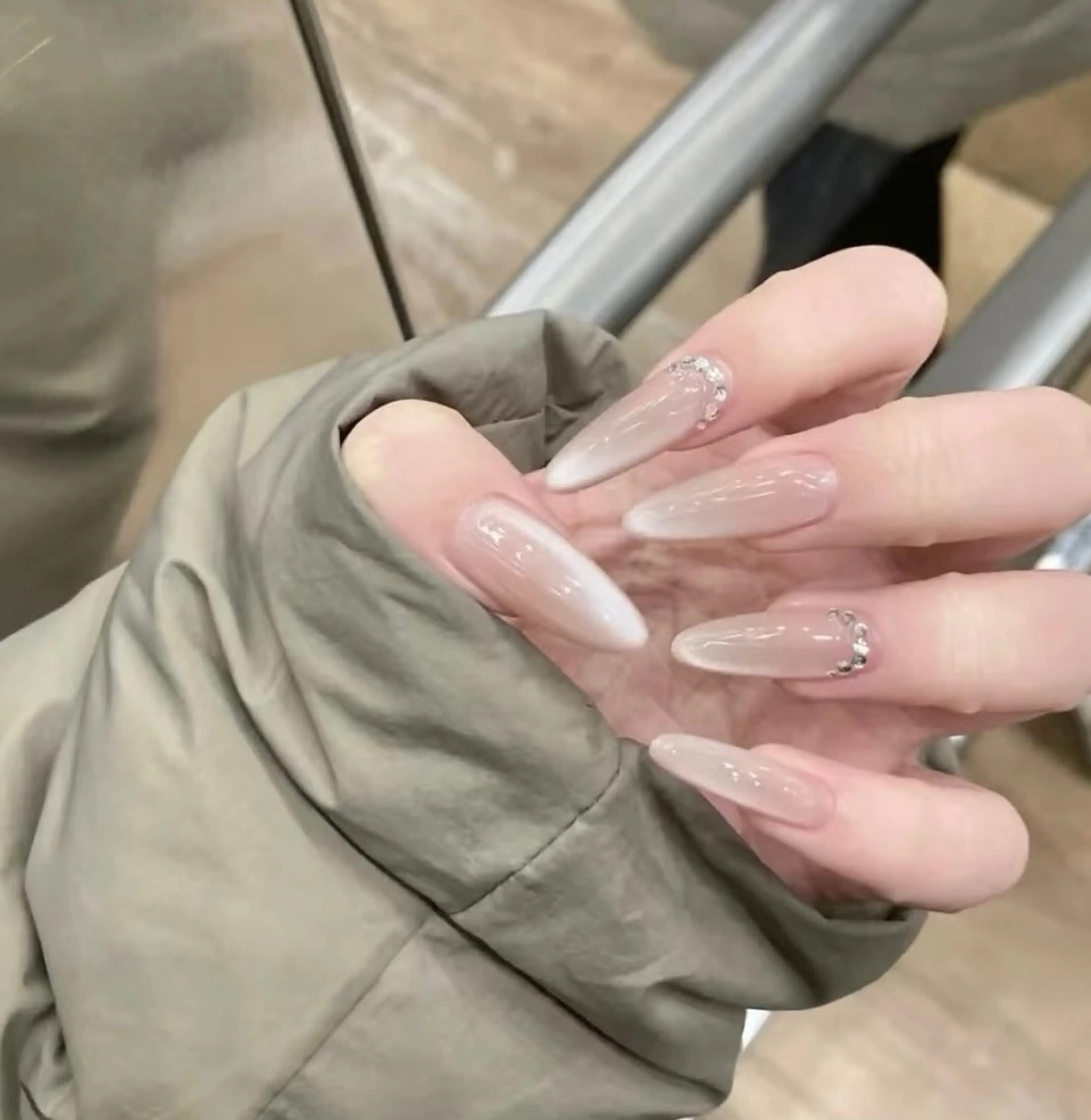 ネイル フレンチネイル ガーリー ガラスフレンチ 韓国ネイル ロングネイル ハンドネイル Venusパラジェル 長さだし専門店のネイルデザイン
