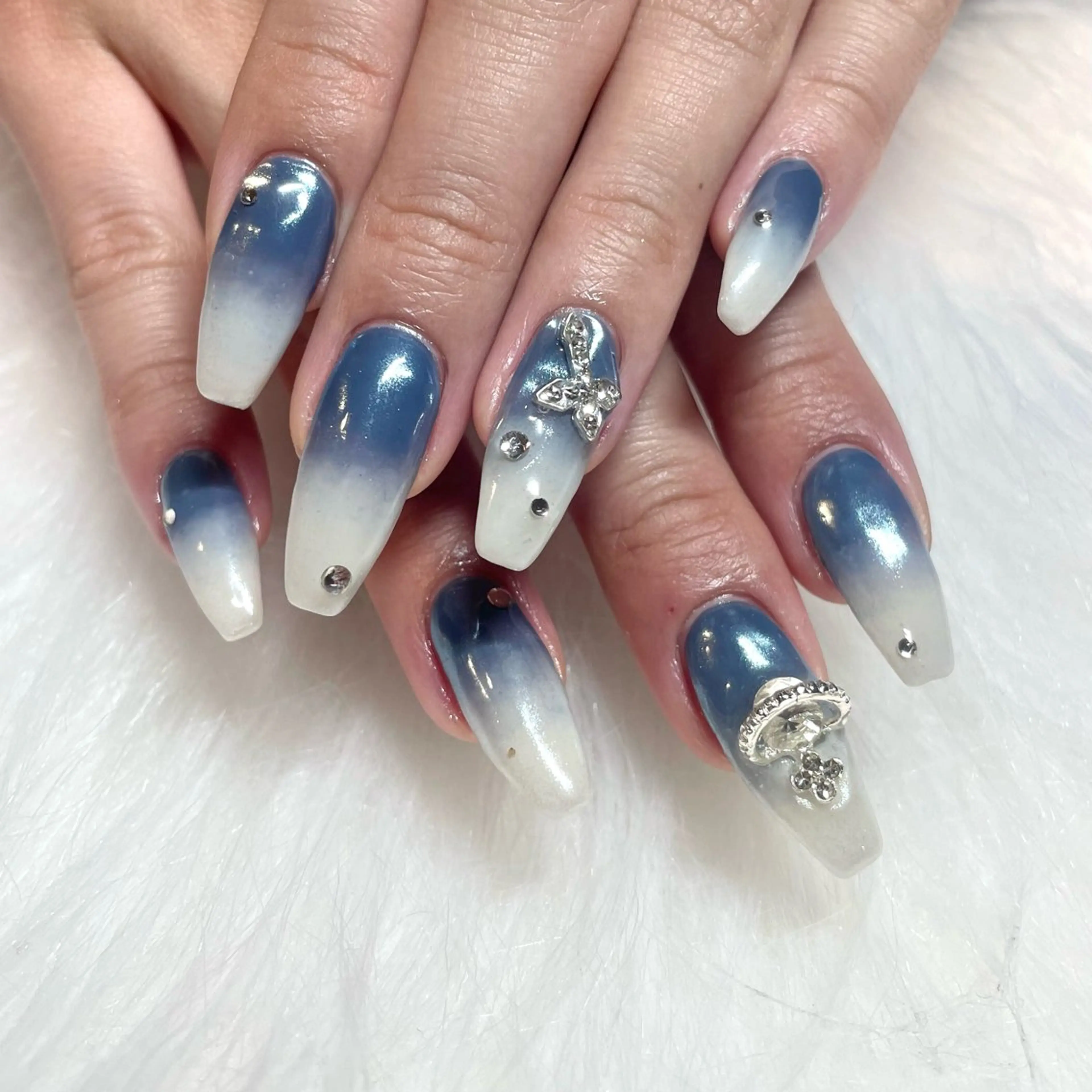 ネイル オーロラネイル ハンドネイル Nail ヌシん家 AKANEのネイルデザイン
