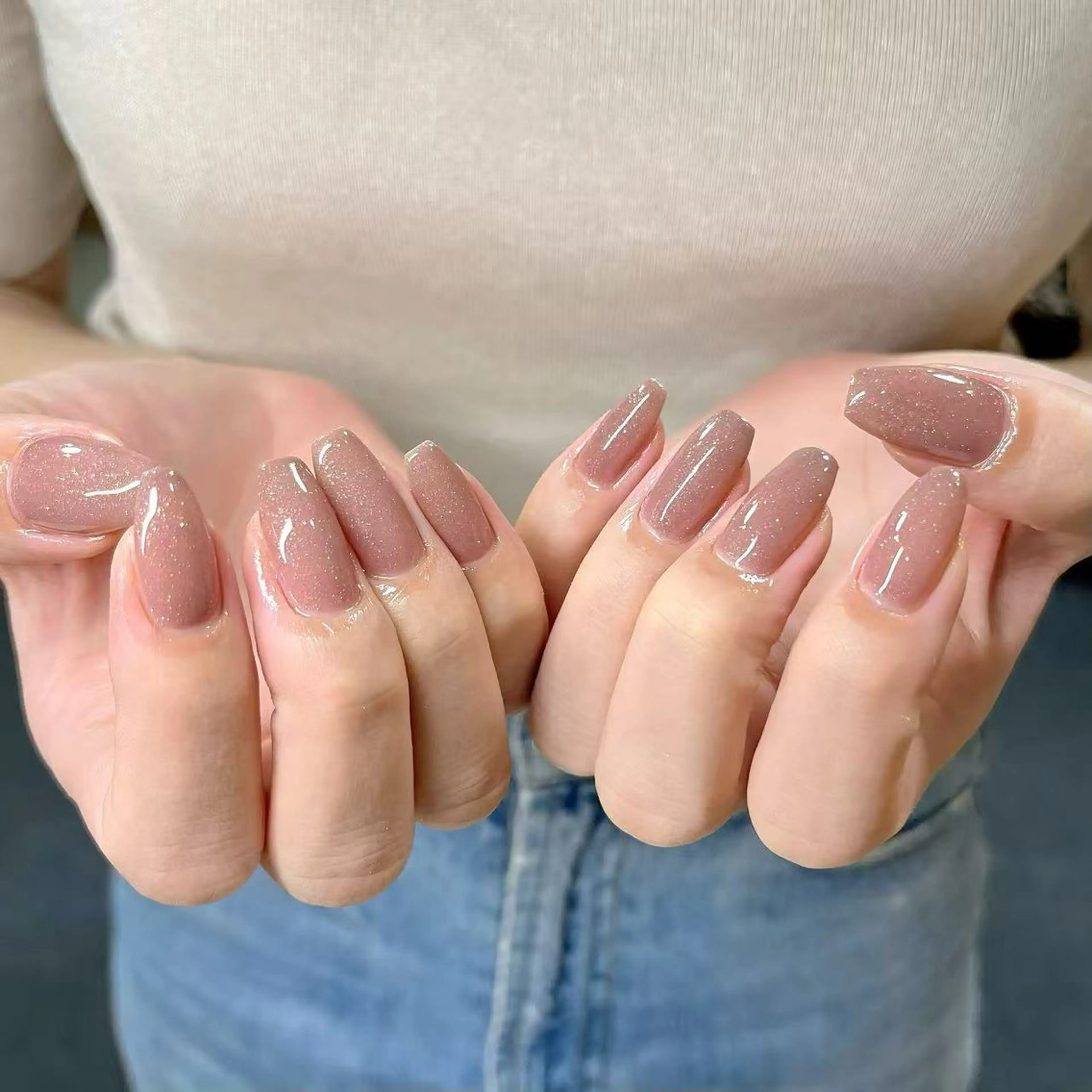 ネイル キラキラネイル ラメ(グリッター) オフィスネイル ワンカラーネイル ピンク ハンドネイル ハンドケア 🎀NAIL🎀 AI🪄︎︎◝✩のネイルデザイン