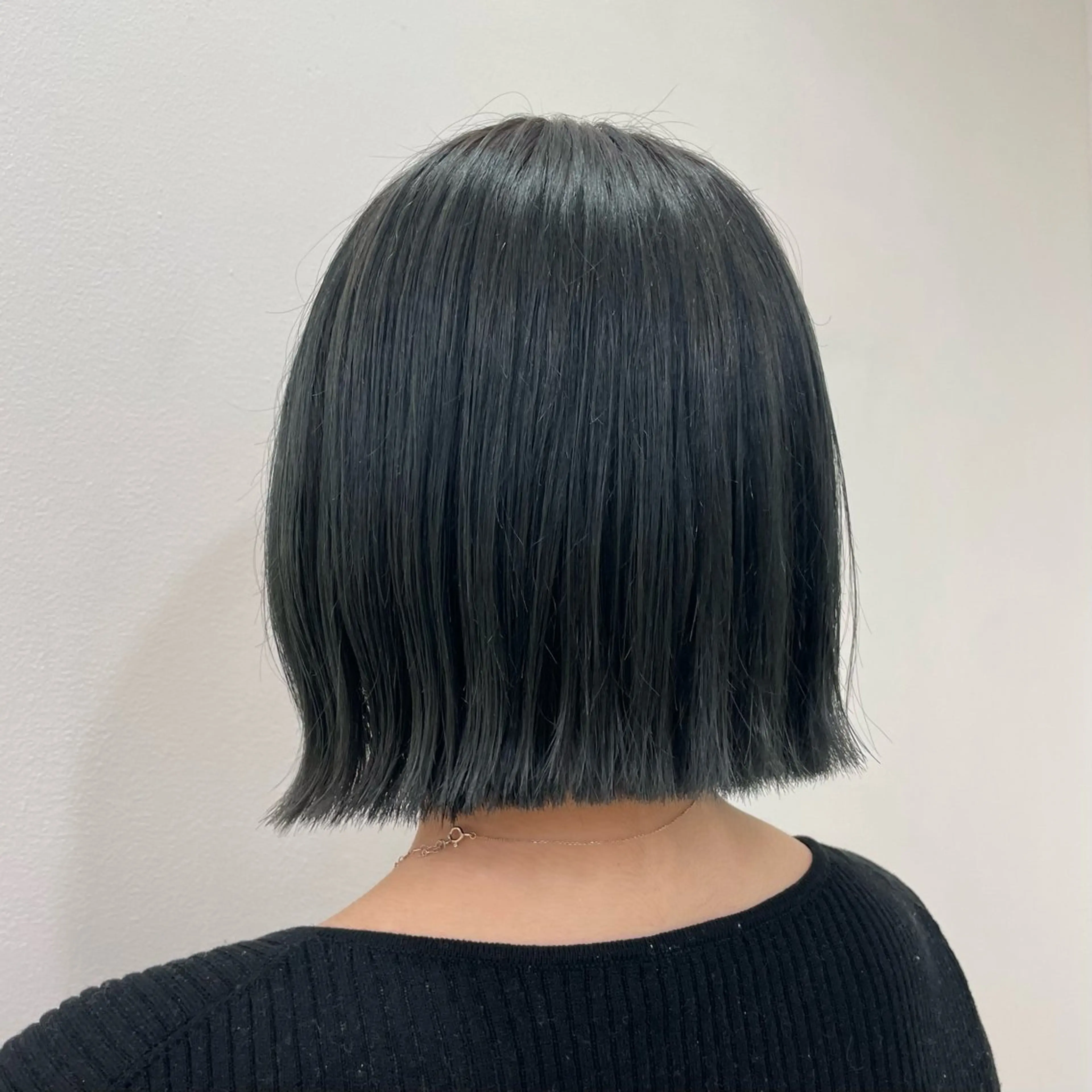 ショート カラー 崎山 紗吏のヘアスタイル