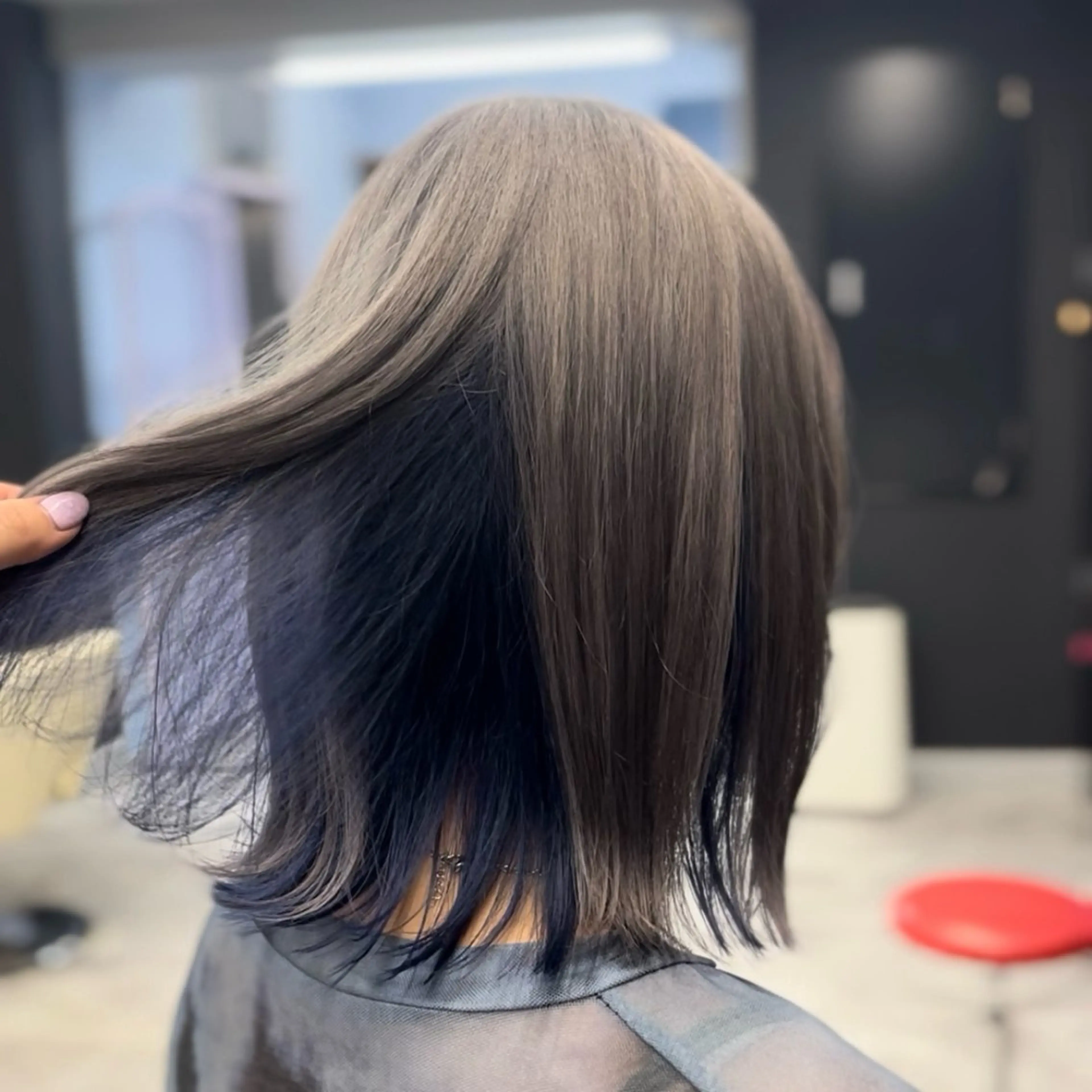 セミロング カラー ブルーカラー シルバー ヘアカラー White梅田  ／ COCOのヘアスタイル