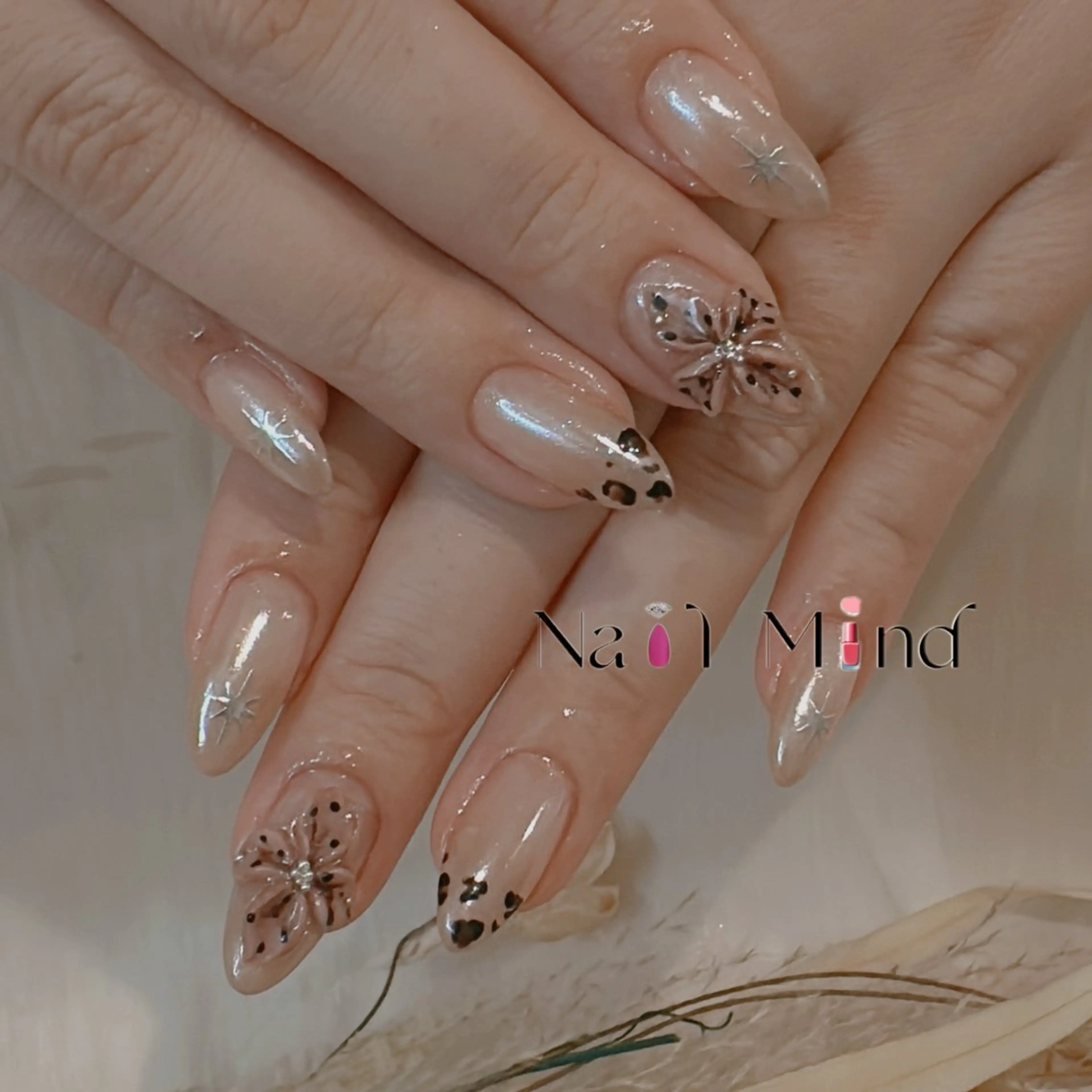 ネイル アニマル柄 オーロラネイル フラワーネイル フレンチネイル ジェルネイル ハンドネイル Nail Mind (NaONail）のネイルデザイン