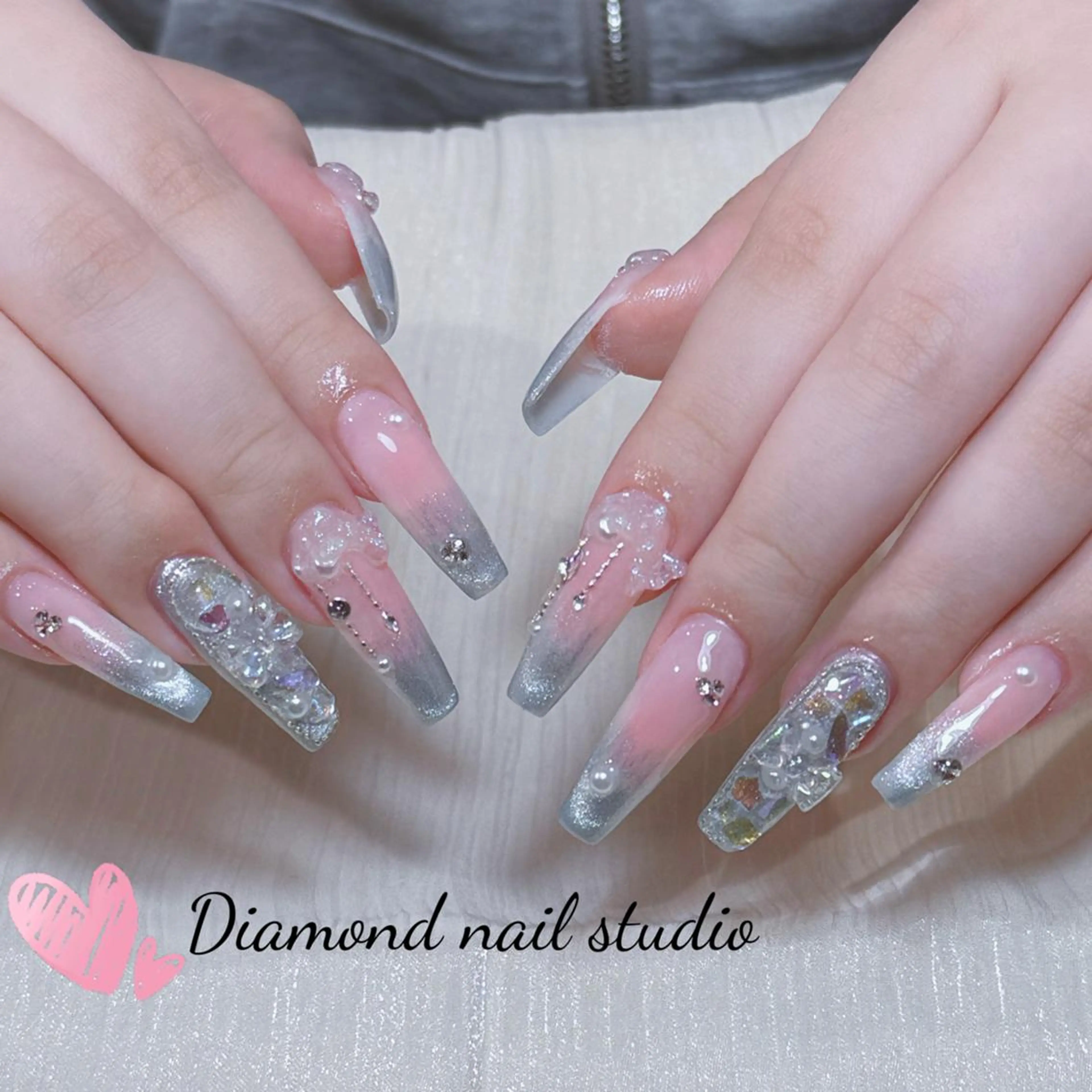 ネイル アートネイル オーロラネイル ガーリー キラキラネイル 韓国ネイル DIAMOND NailStudioのネイルデザイン