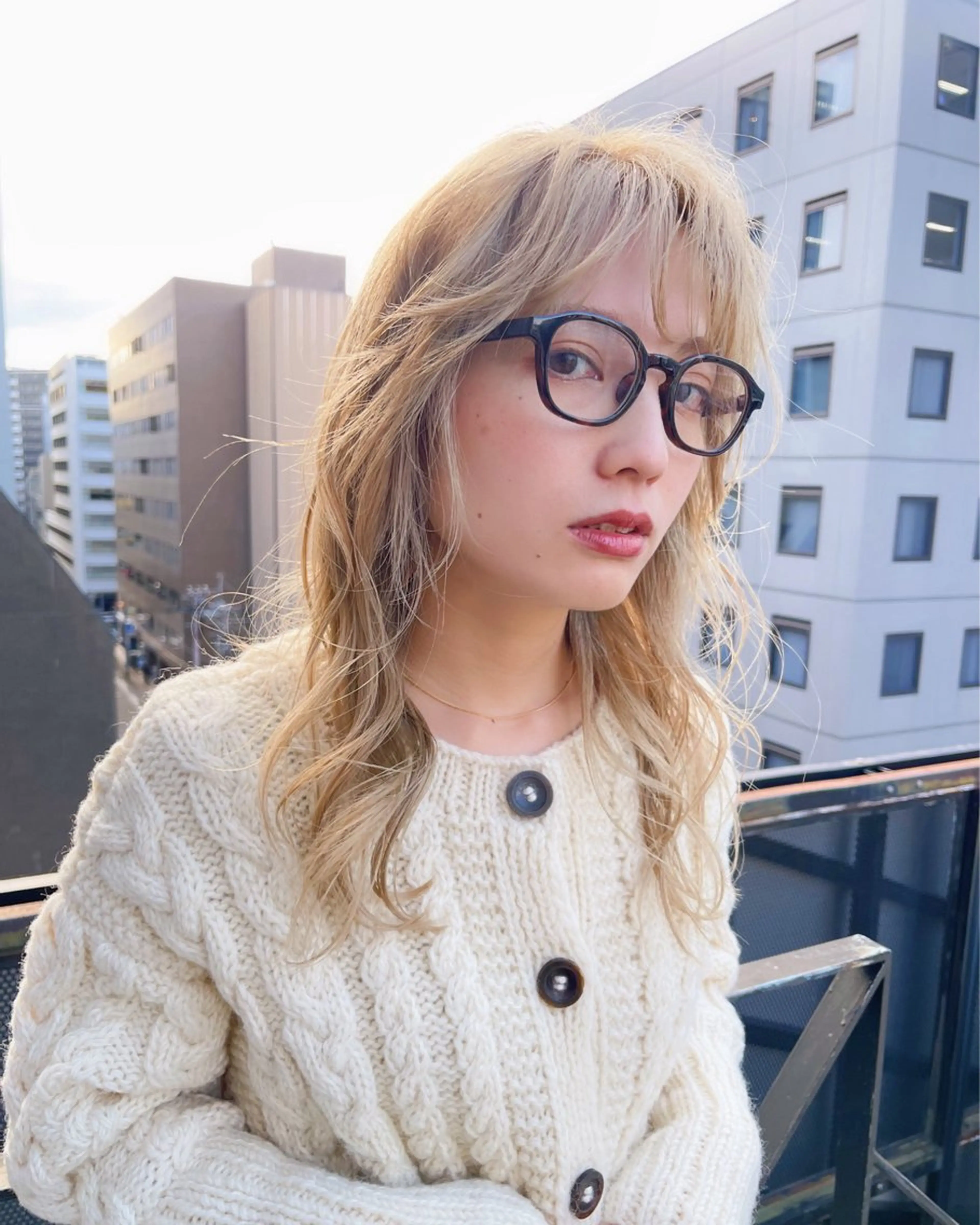 セミロング カラー ベージュカラー ブリーチ ケアブリーチ ダブルカラー イヤリングカラー AiM 大名のヘアスタイル