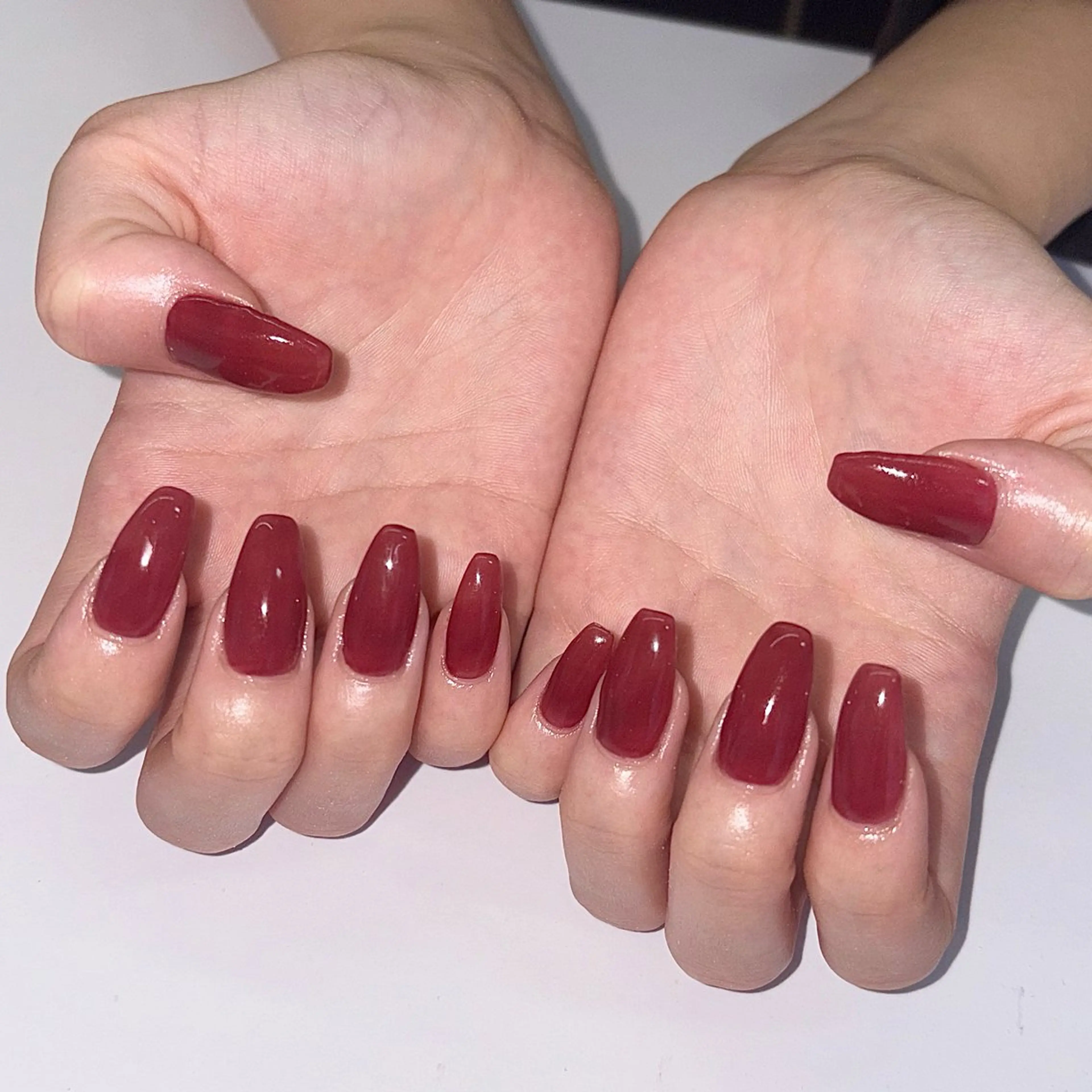 ネイル ワンカラーネイル 赤色 ハンドネイル eyelash&nail Lucia 難波店所属・田中 美羽のネイルデザイン