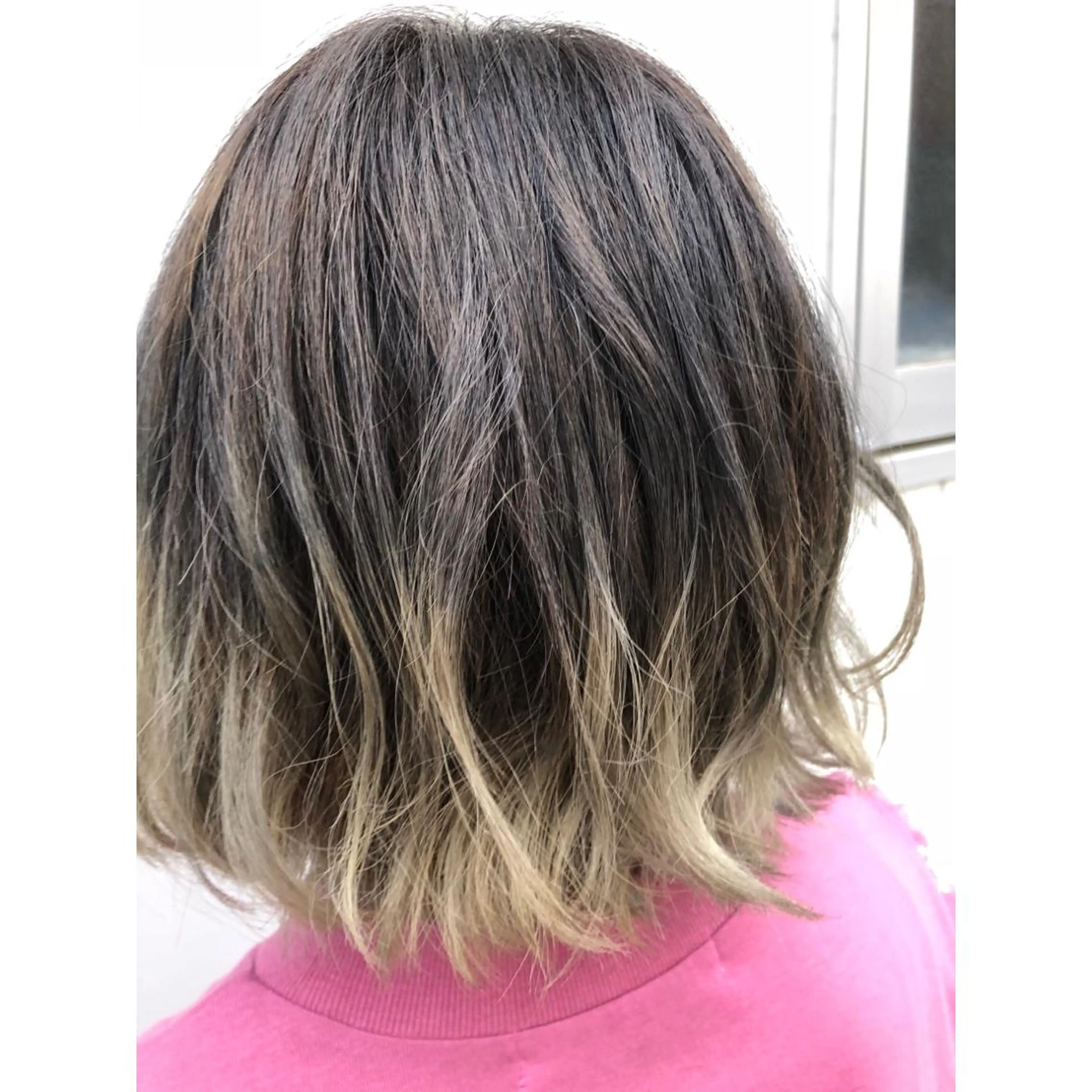 ショート カラー グラデーションカラー パーソナルカラー診断 できます　木曽　主博のヘアスタイル