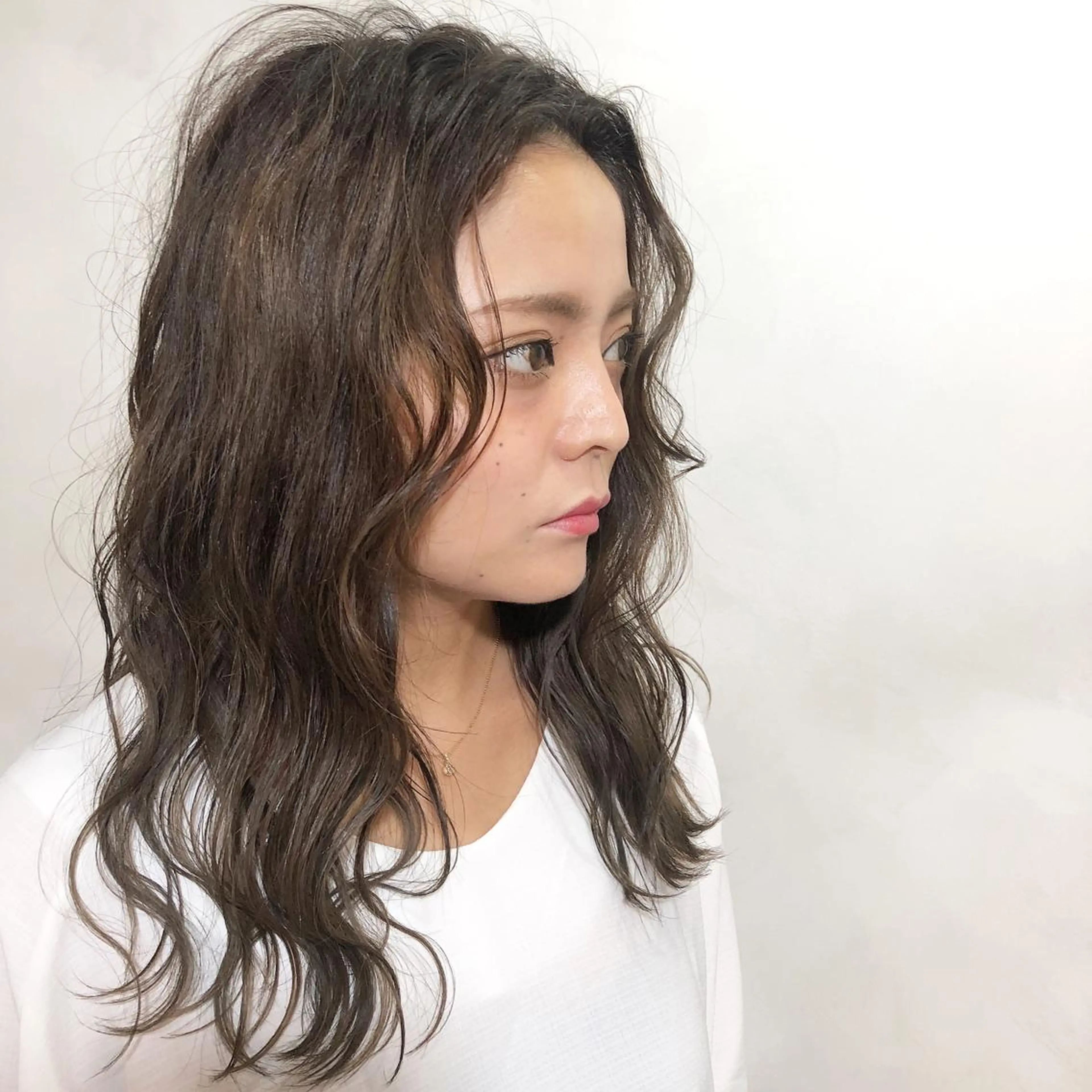 ロング カラー ヘアアレンジ グラデーションカラー グレージュ ハイライトカラー カーキグレージュ 外国人風カラー AUBE HAIRazul吉祥寺所属・綺麗な髪質にしたい方 限定🌈清水　祥のヘアスタイル