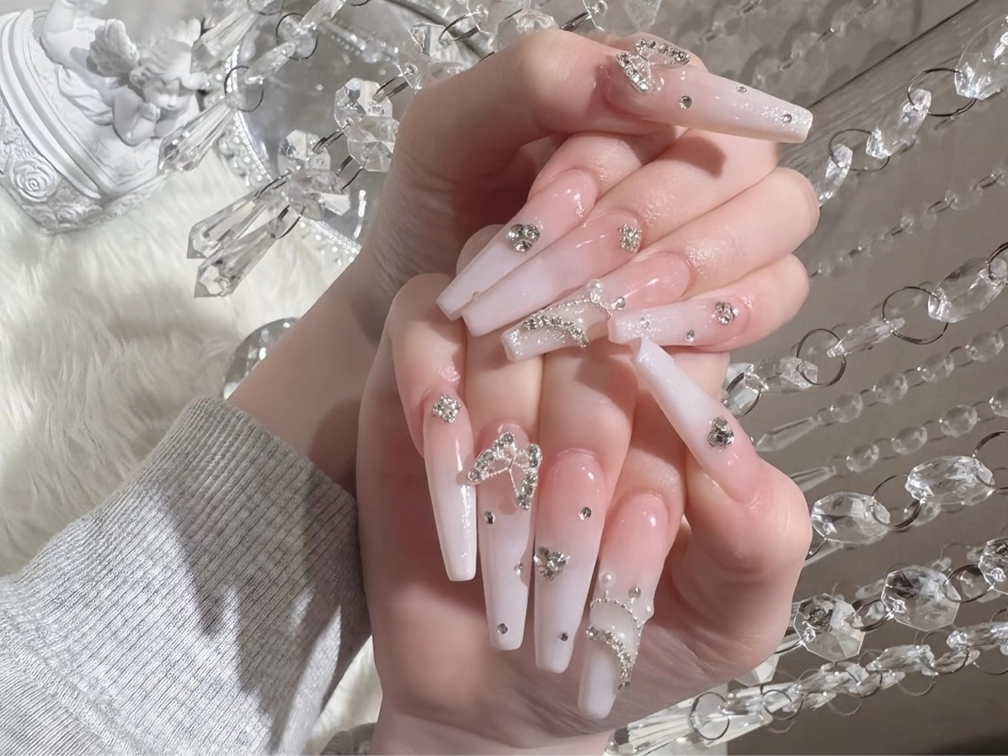 ネイル チークネイル フレンチネイル ガラスフレンチ グラデーション キラキラネイル ハンドネイル Rin Nailのネイルデザイン