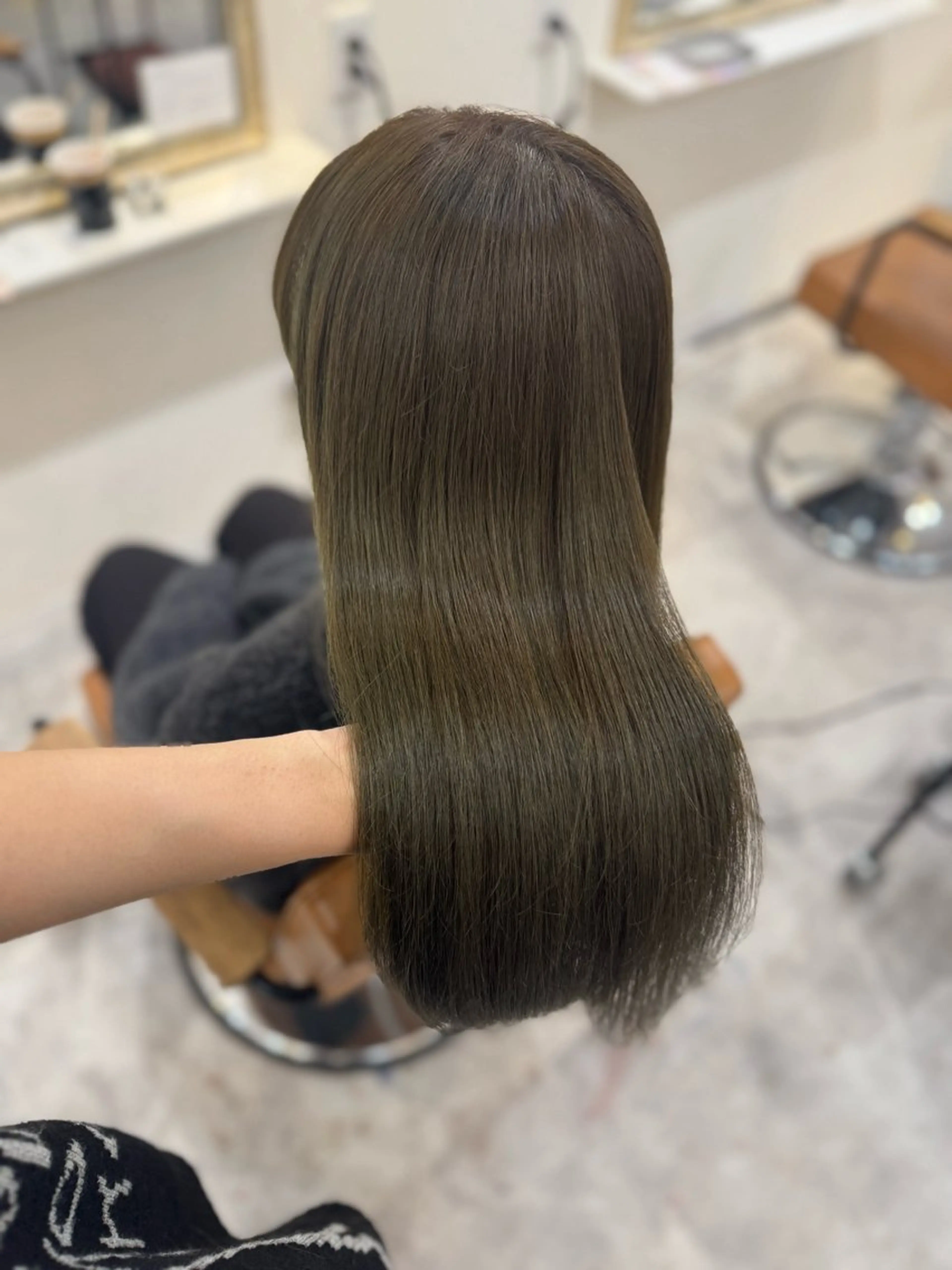 ロング カラー ベージュカラー ブリーチ ブラウンカラー 透明感カラー ダブルカラー 赤み無し柔らかカラー 【梅田】madokaのヘアスタイル