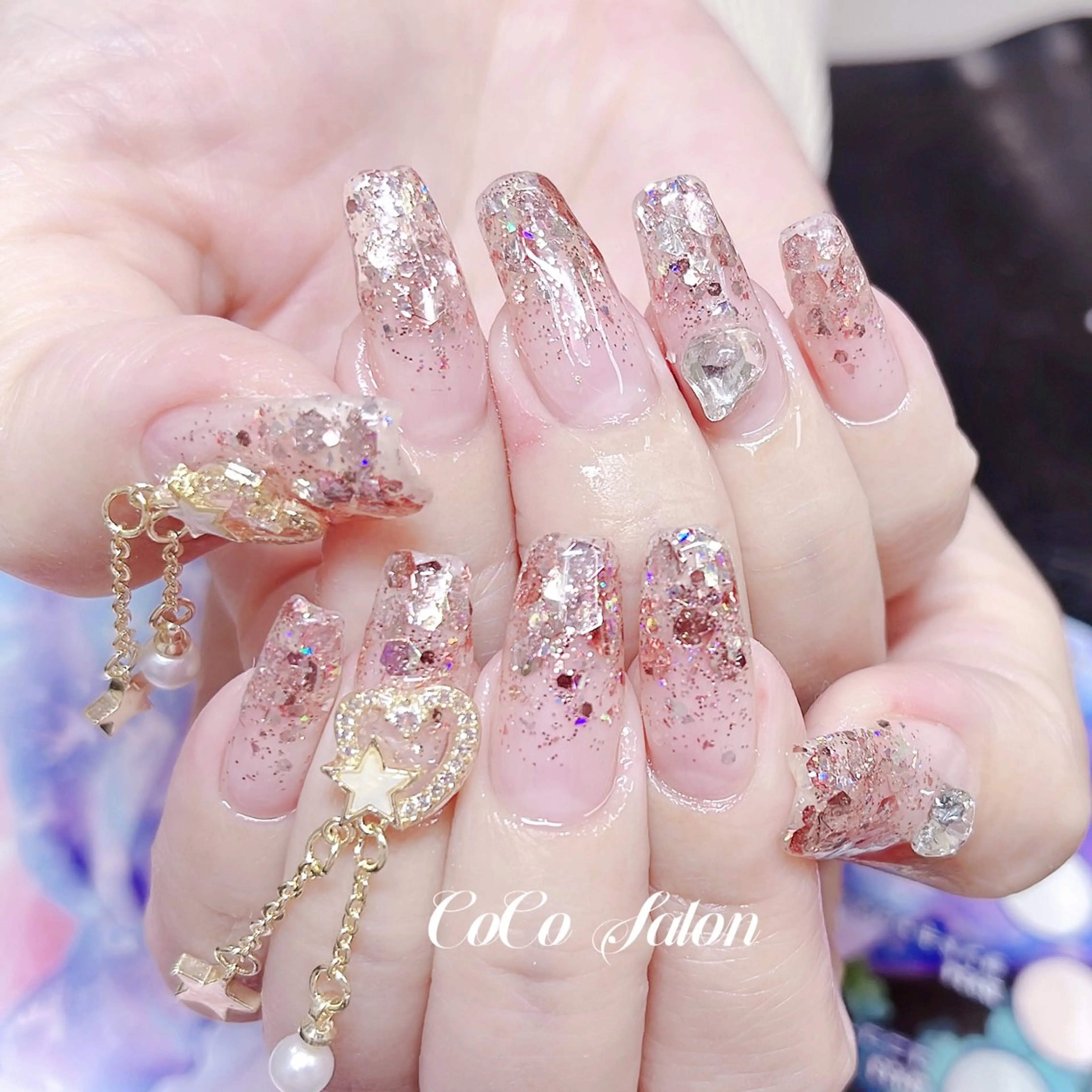 ネイル 成人式 ジェルネイル ゴールド ゴージャス グラデーション CoCoSalon ネイル/まつ毛予約のネイルデザイン