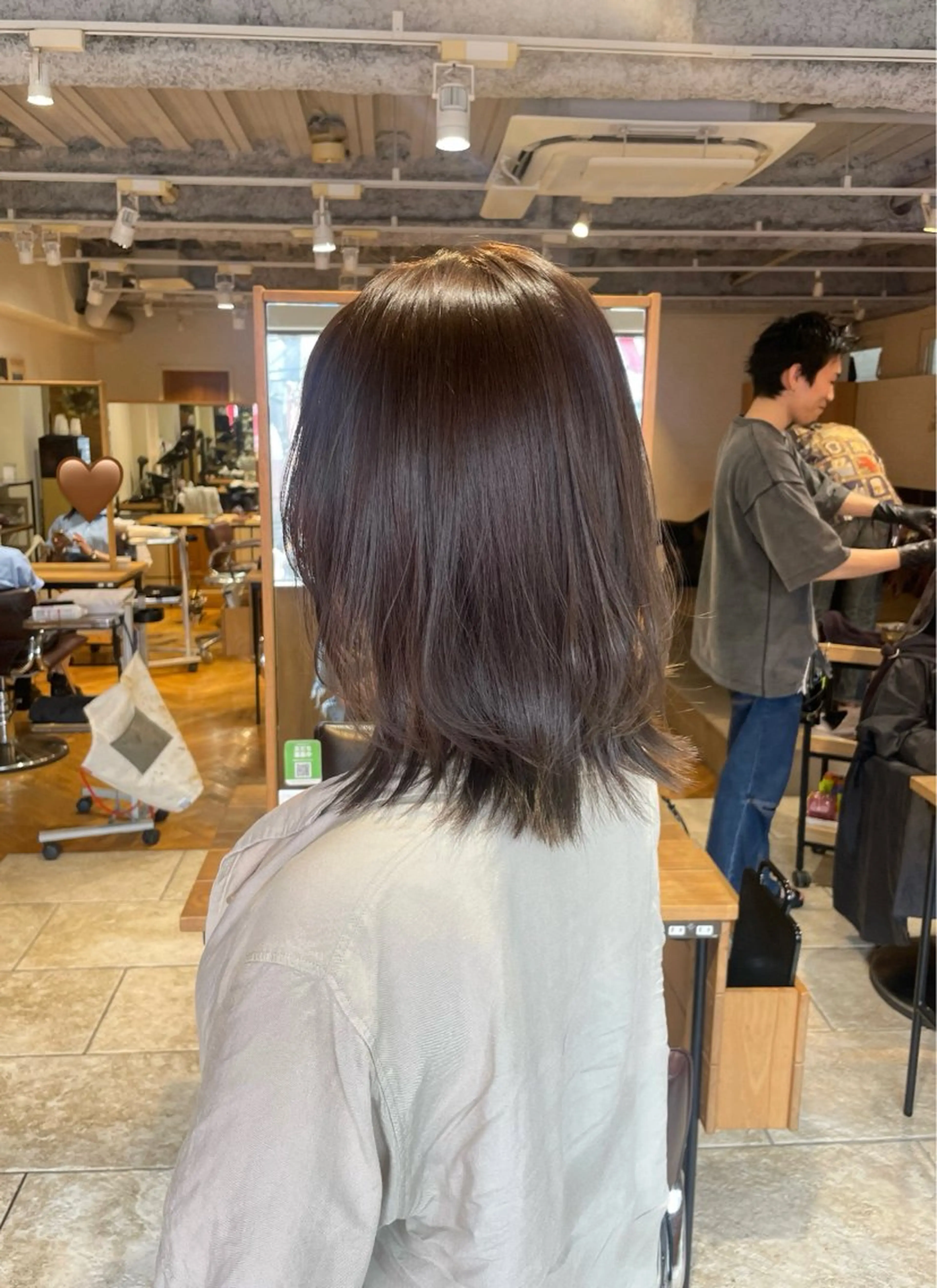 ミディアム カラー ショート・ボブ／ CHIEのヘアスタイル