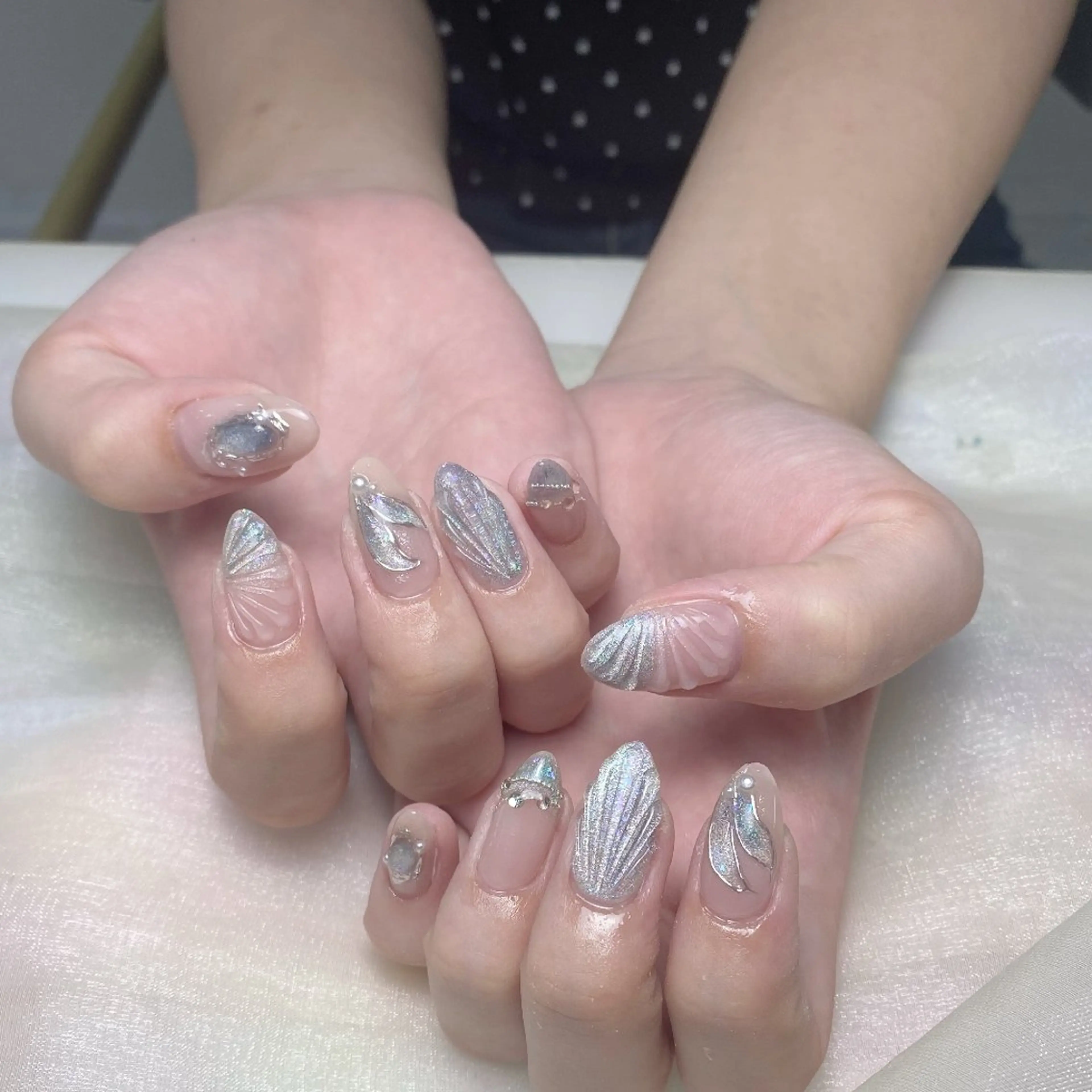 ネイル チークネイル フレンチネイル ジェルネイル ガーリー キラキラネイル ハンドネイル UM Nail Salonのネイルデザイン