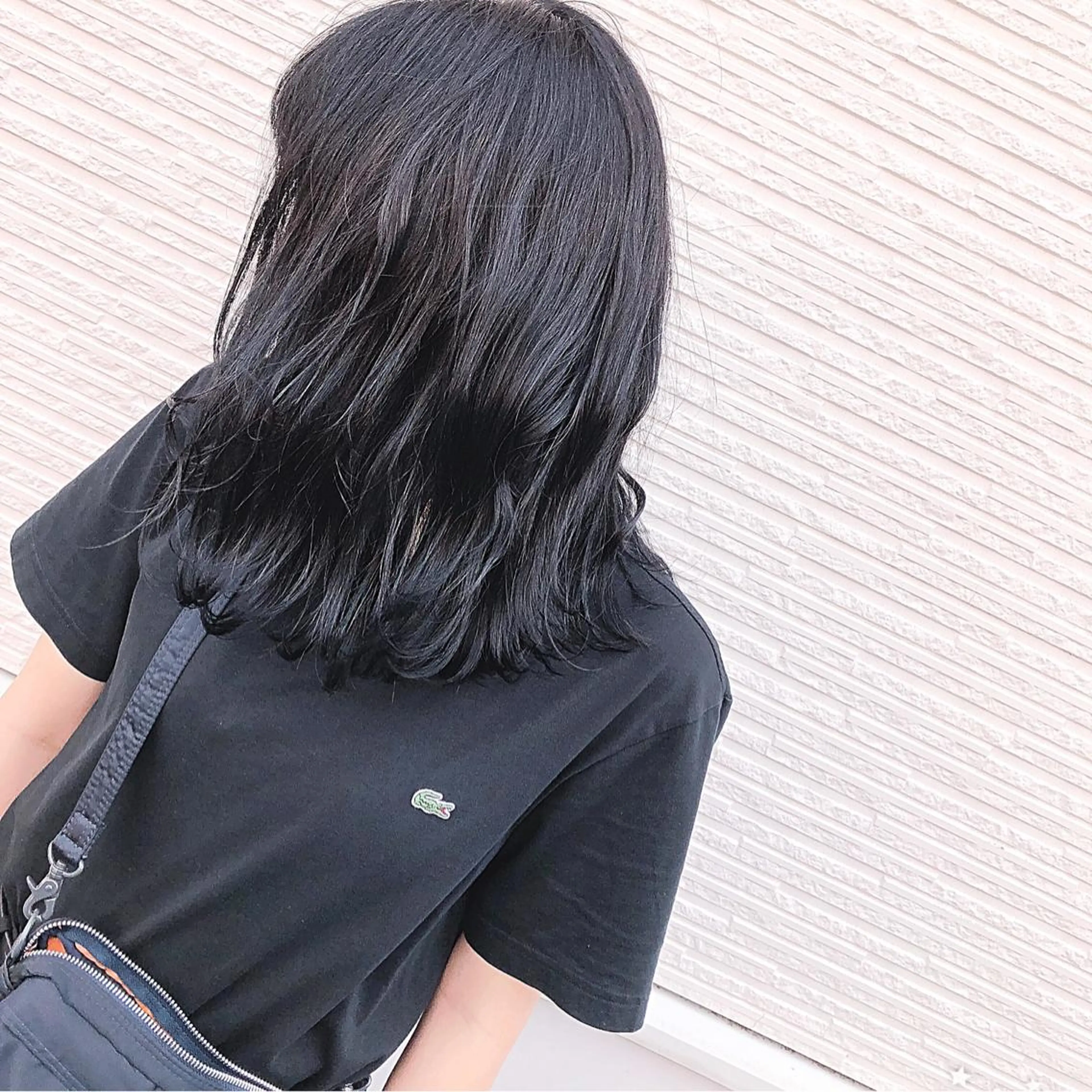 ミディアム カラー 黒髪 ブルーカラー ブルーブラック ヘアカラー トリートメント 名畑 裕貴のヘアスタイル