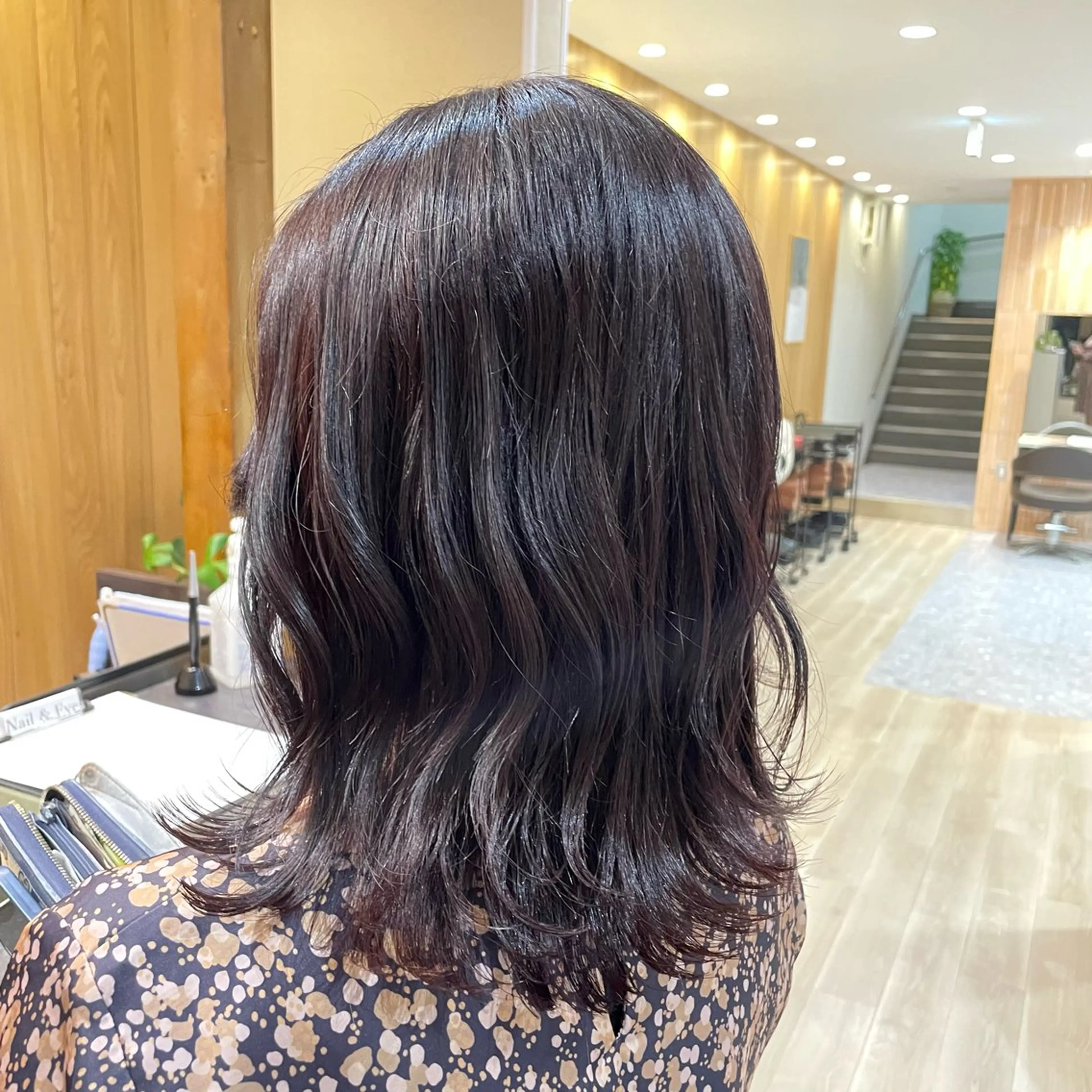 ミディアム 岡本 彩香のヘアスタイル