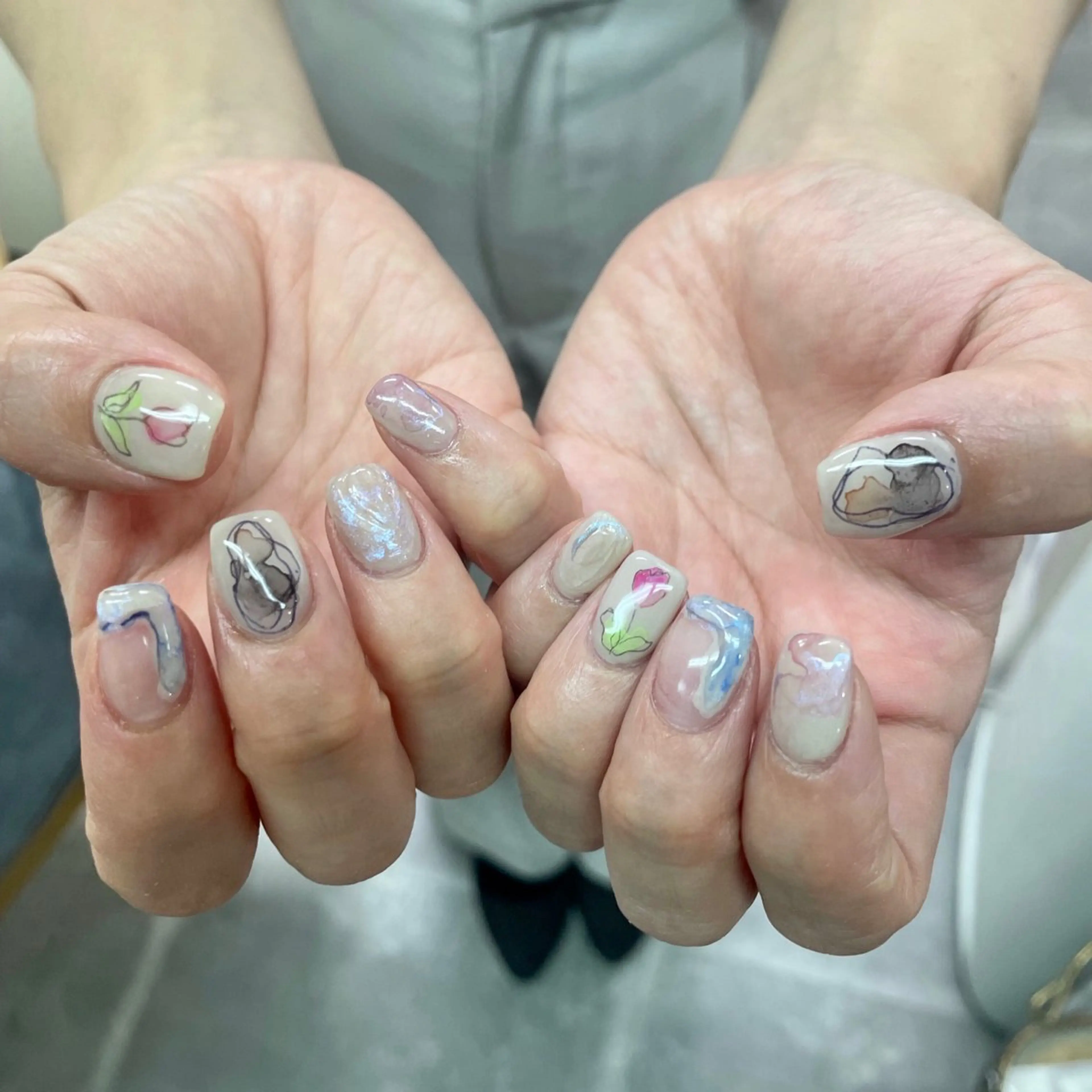 ネイル アートネイル べっ甲ネイル ジェルネイル グリーン キラキラネイル nailstudio eviz新宿店のネイルデザイン
