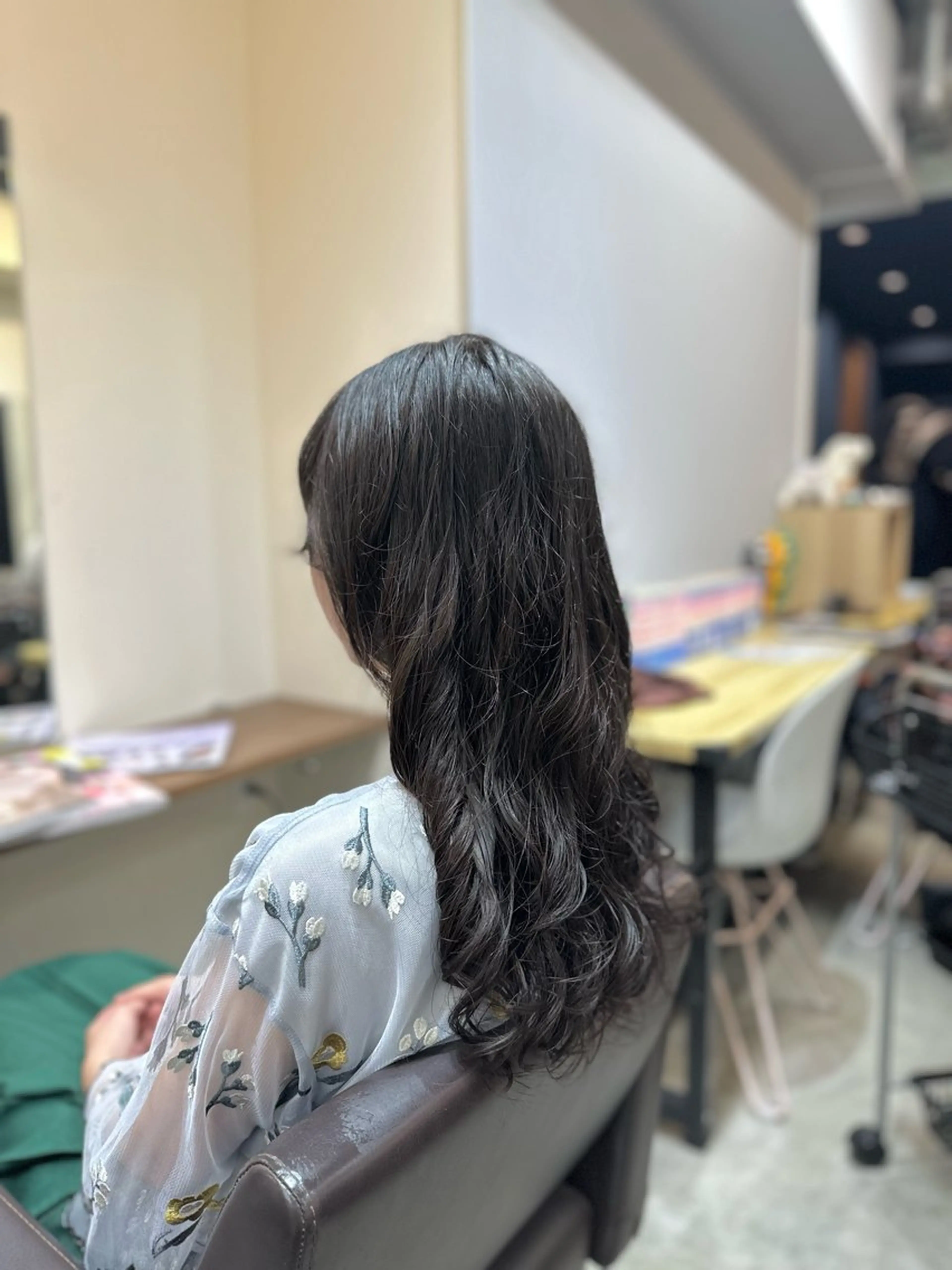 ロング カラー パーマ カット パーマ トリートメント ヘッドスパ 縮毛矯正✨ 透明感カラー✨山下のヘアスタイル