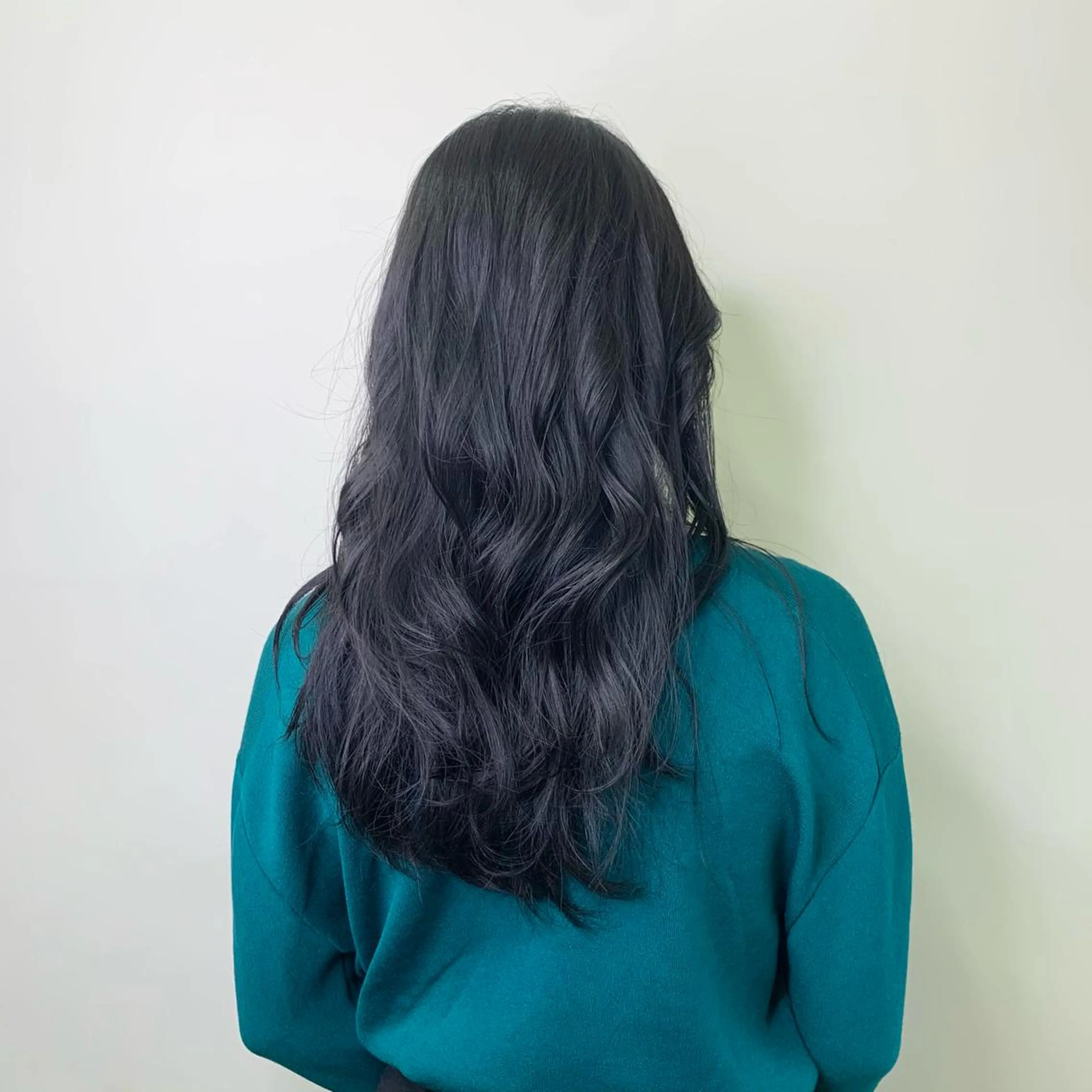 カラー 黒髪 ブルーカラー ブルーブラック 染矢 優希のヘアスタイル