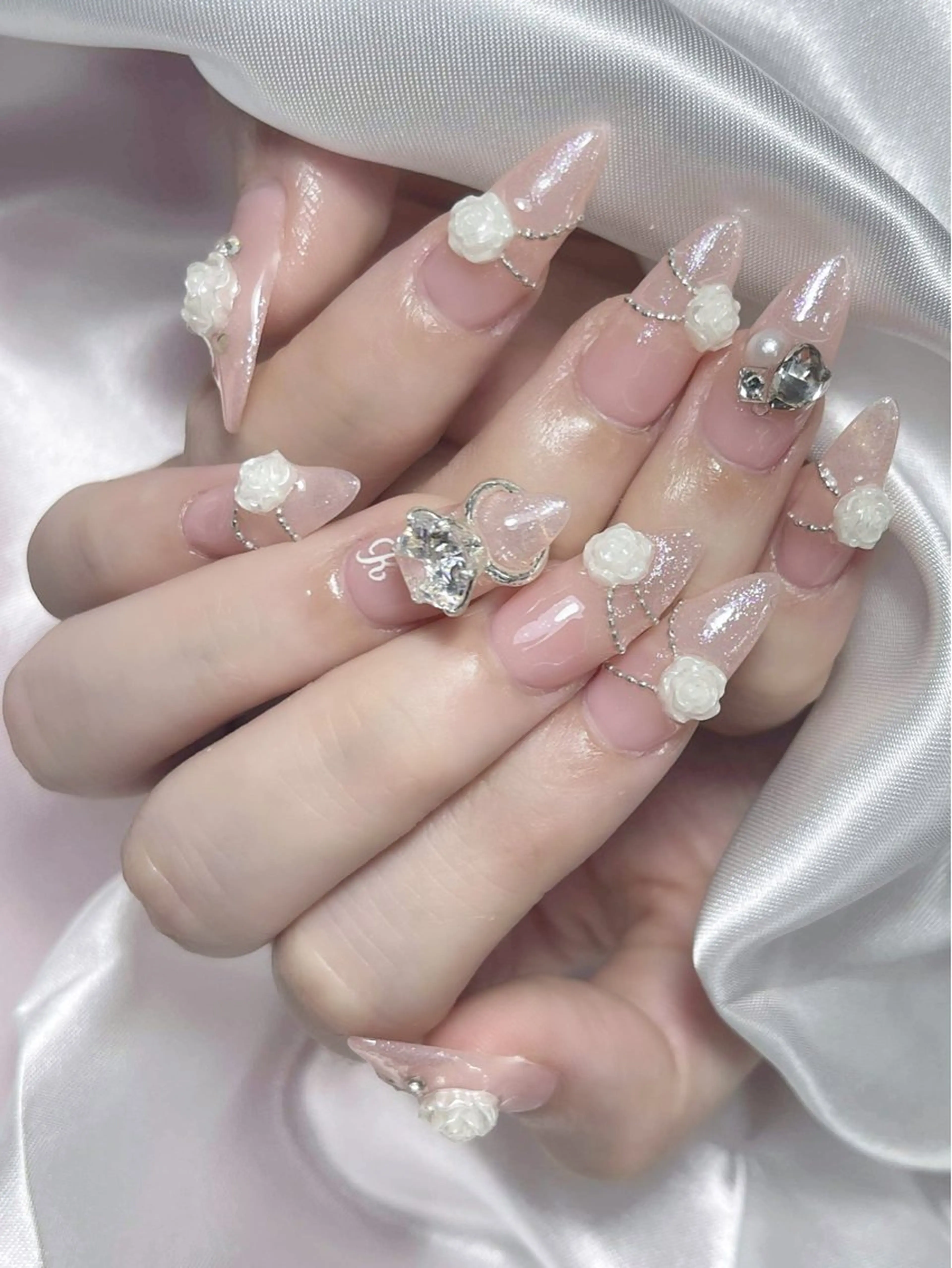 ネイル LEELA NAIL STUDIO所属・LEELA NAIL STUDIOのネイルデザイン