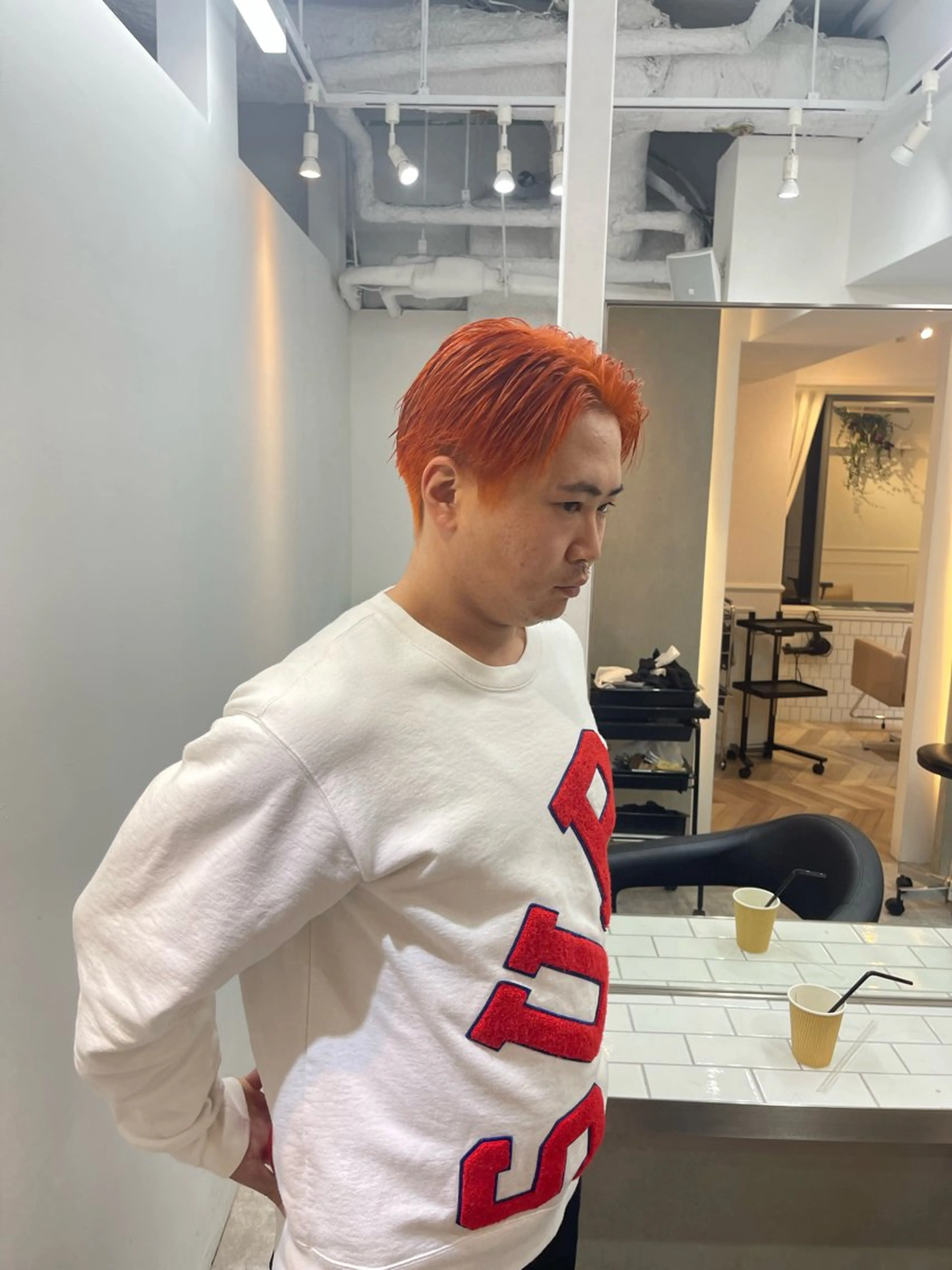 カラー メンズ TENSHO 原宿　ハイトーンのヘアスタイル