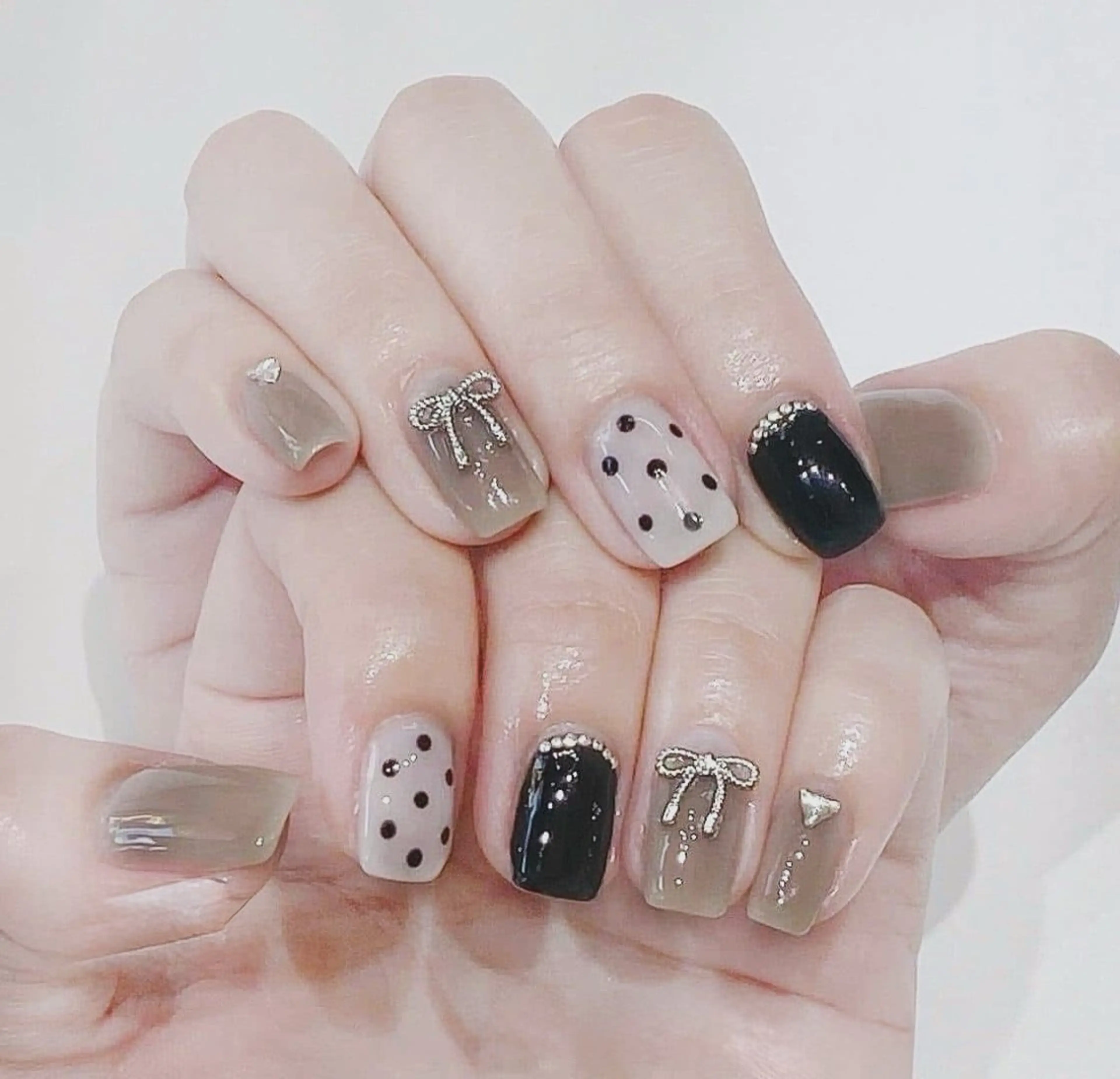 ネイル フットネイル ジェルネイル 韓国ネイル マグネットネイル 持ち込み ハンドネイル Akiko ネイルサロン所属・AKIKO ネイルサロンのネイルデザイン