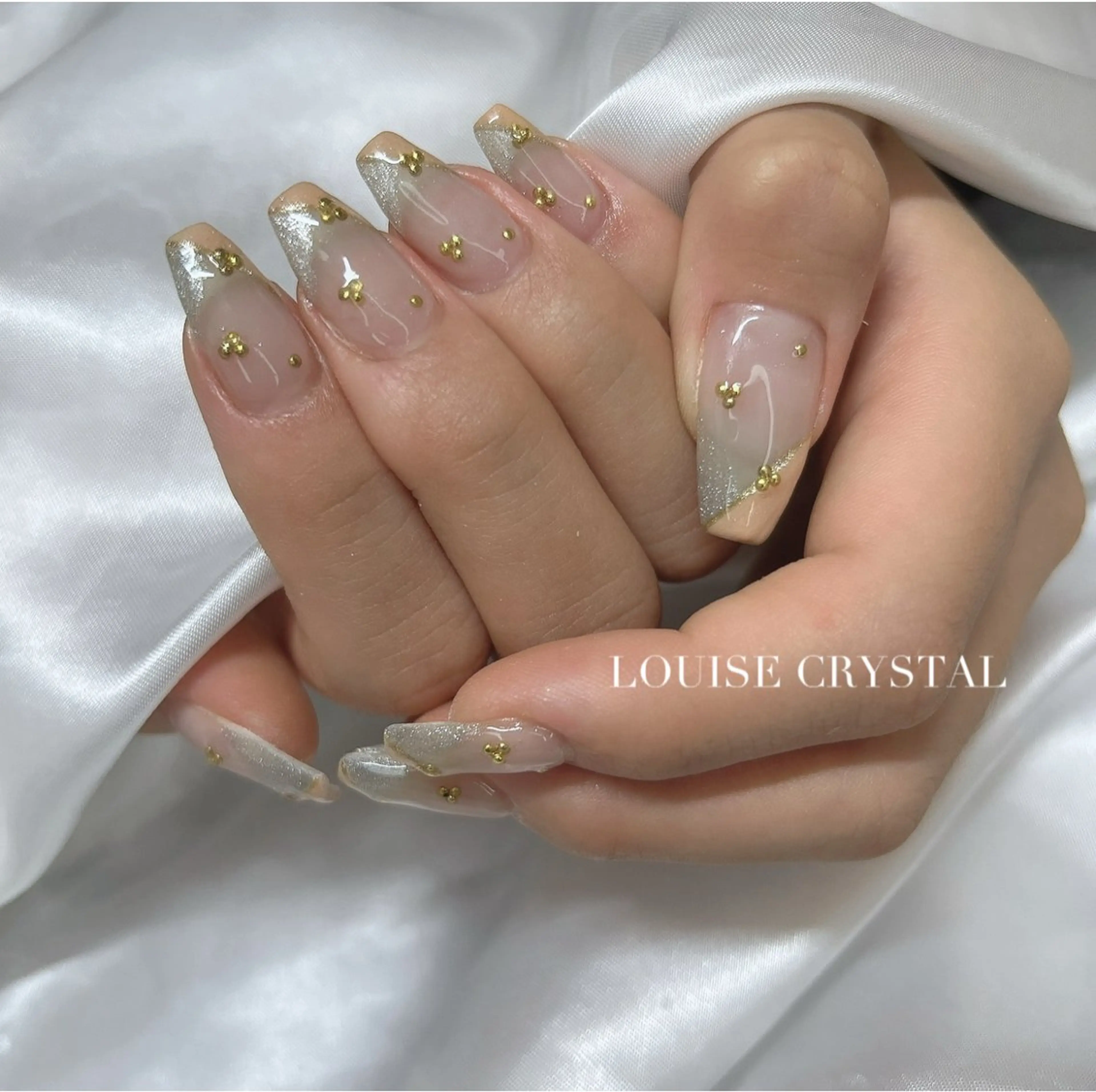 ネイル マグネットネイル ハンドネイル LOUISE CRYSTALのネイルデザイン