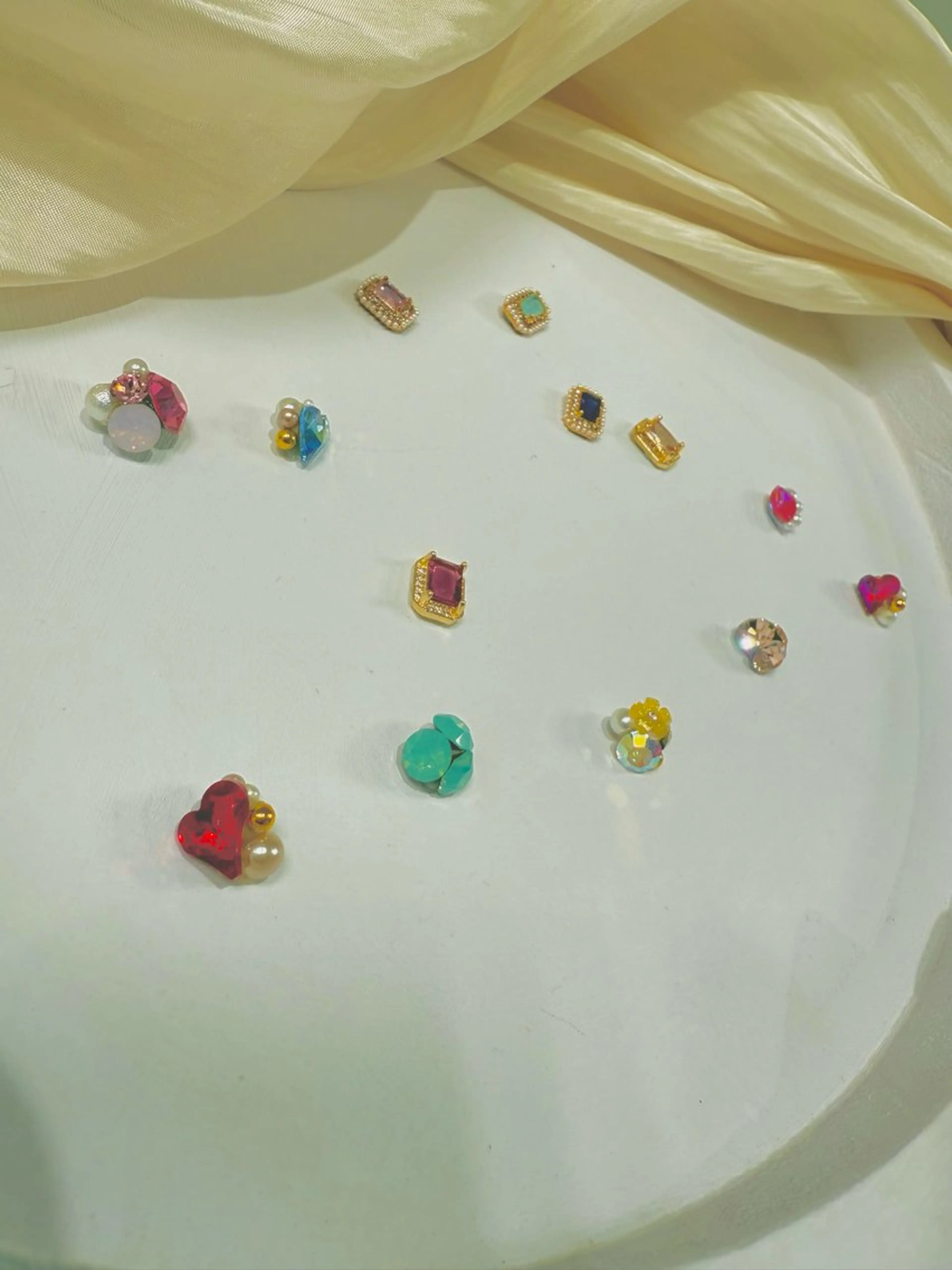 ネイル ワンカラーネイル ストーンネイル Nail Salon EVICHU所属・Nail Salon EVICHUのネイルデザイン