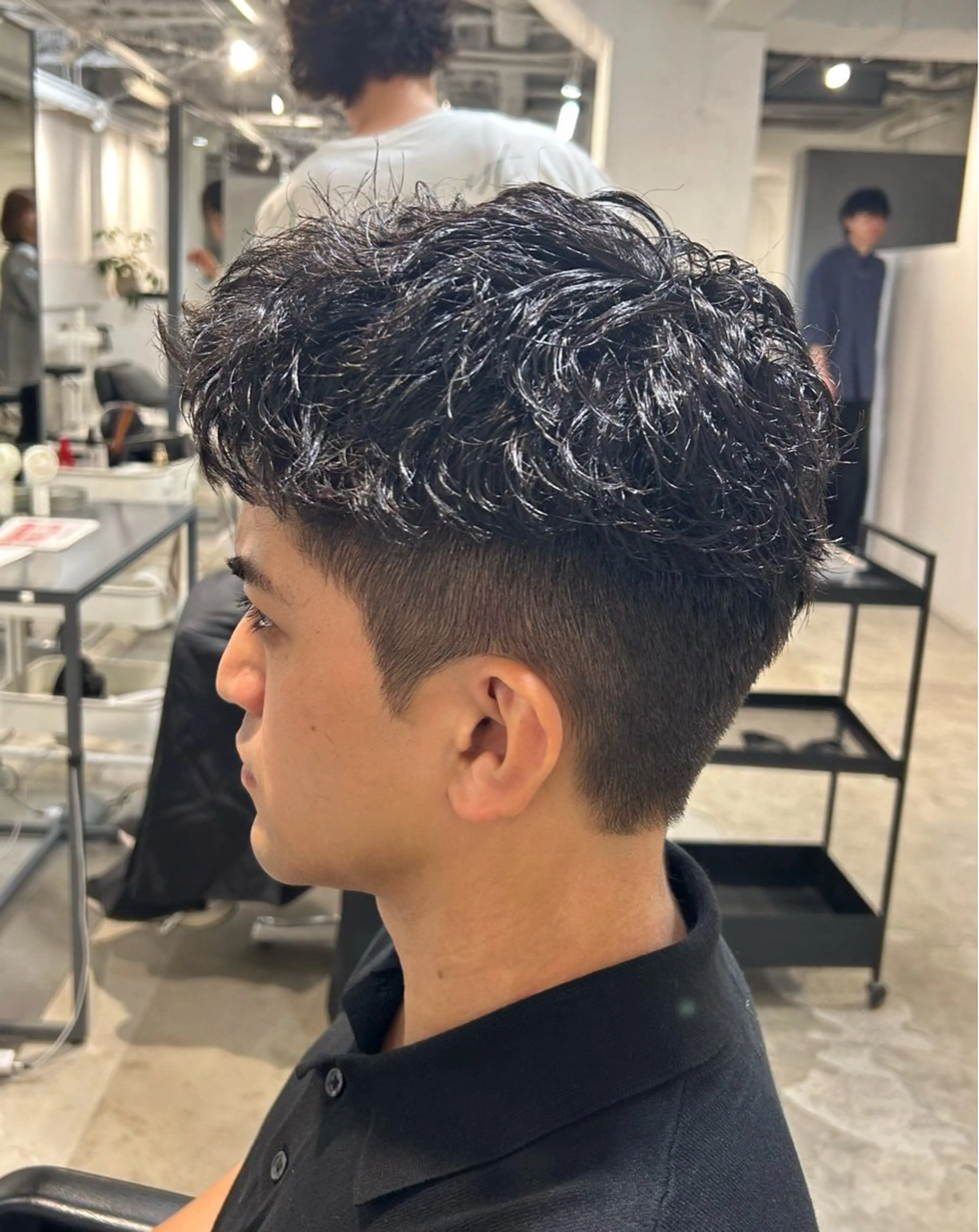 パーマ メンズ ビジネス センターパート フェードカット フェザーパーマ メンズ韓国風 カット パーマ 💈メンズパーマの 匠💈曲がる縮毛矯正のヘアスタイル