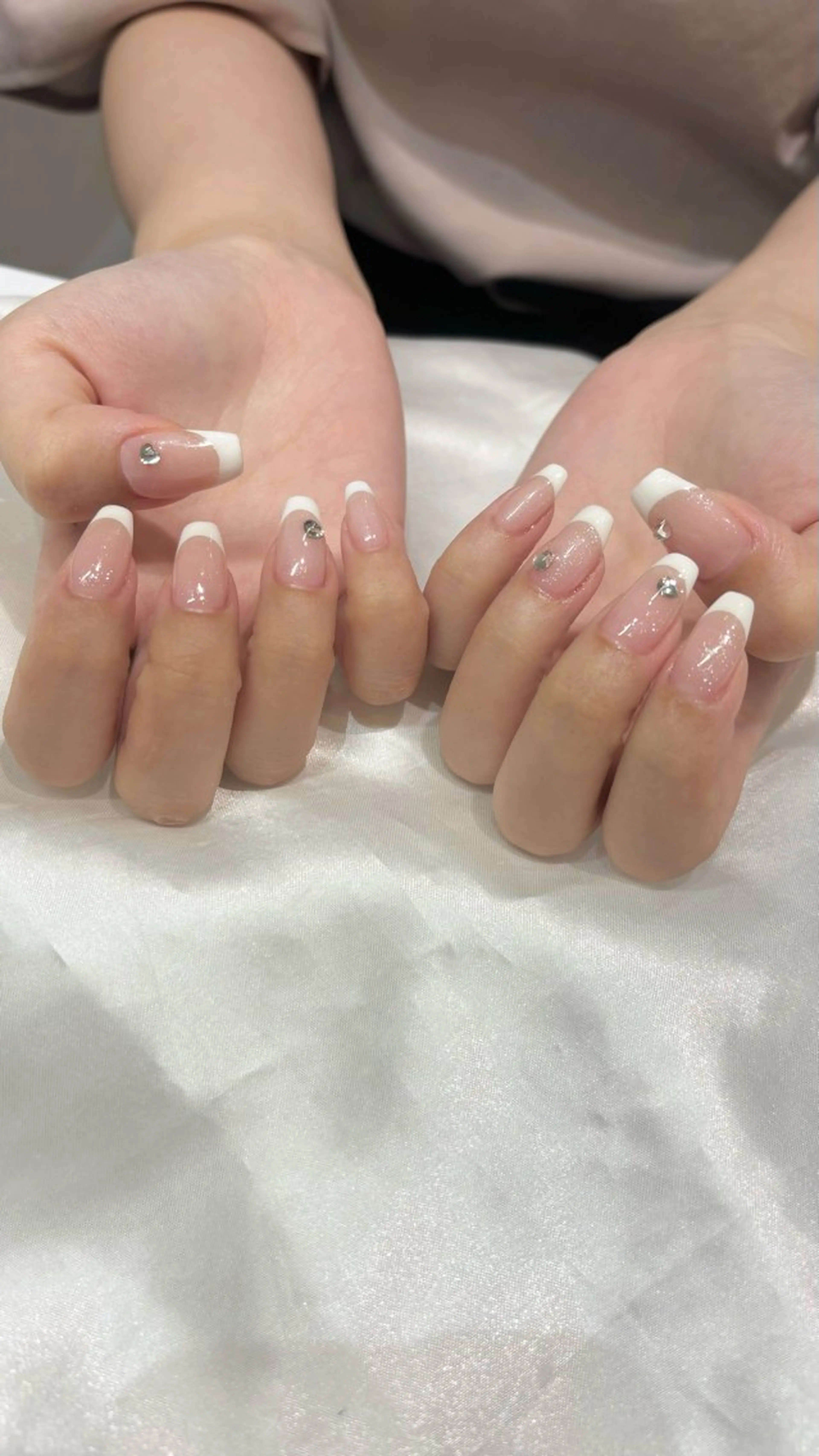 ネイル フレンチネイル ハート ハンドネイル GO TODAY SHAiRE SALON 表参道colore店所属・emmi nailのネイルデザイン
