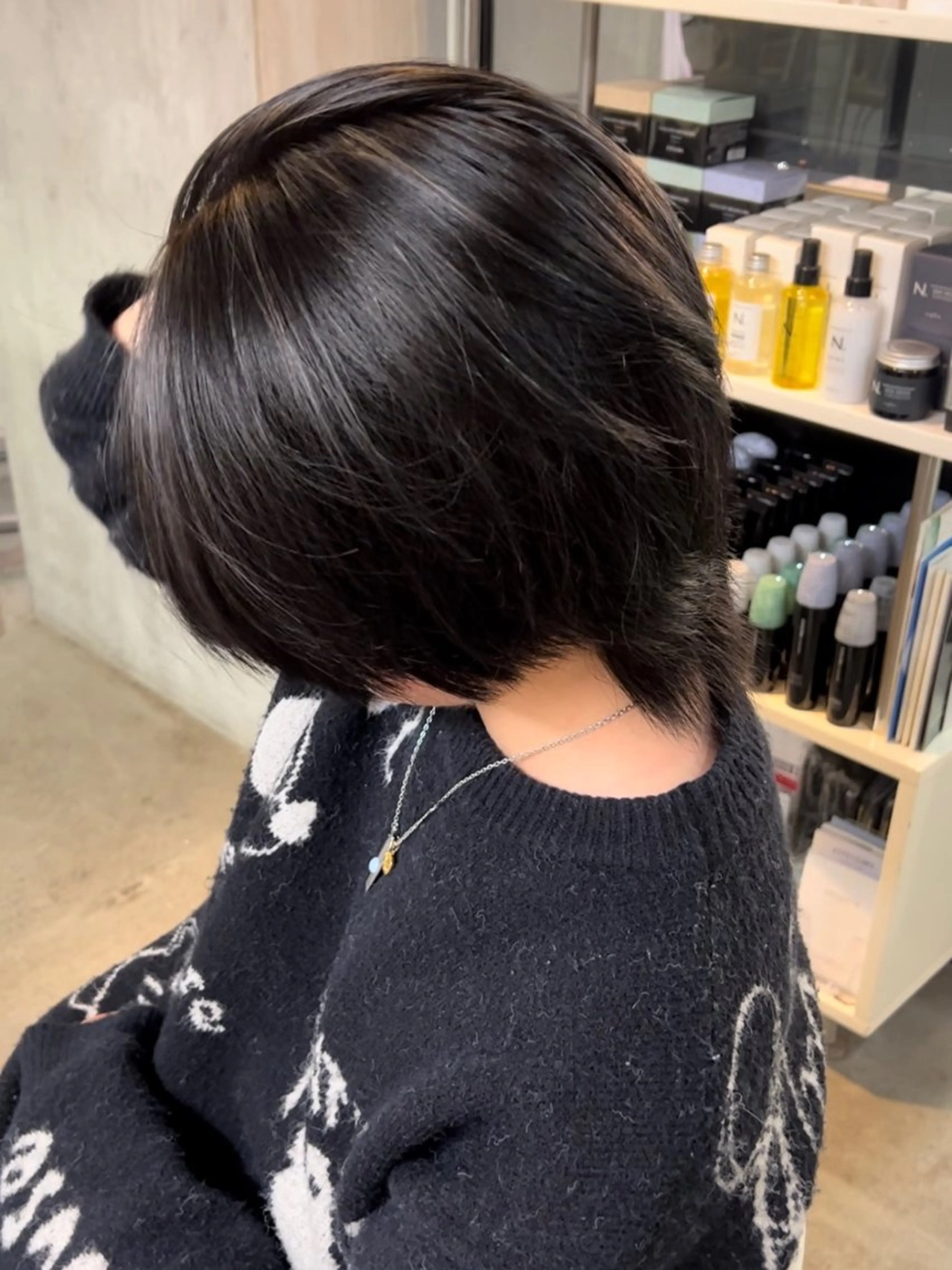ショート カラー メンズ メンズハイライト ハイライトカラー シルバー ハイライト 切りっぱなしボブ/ ブリーチカラー/大塚のヘアスタイル