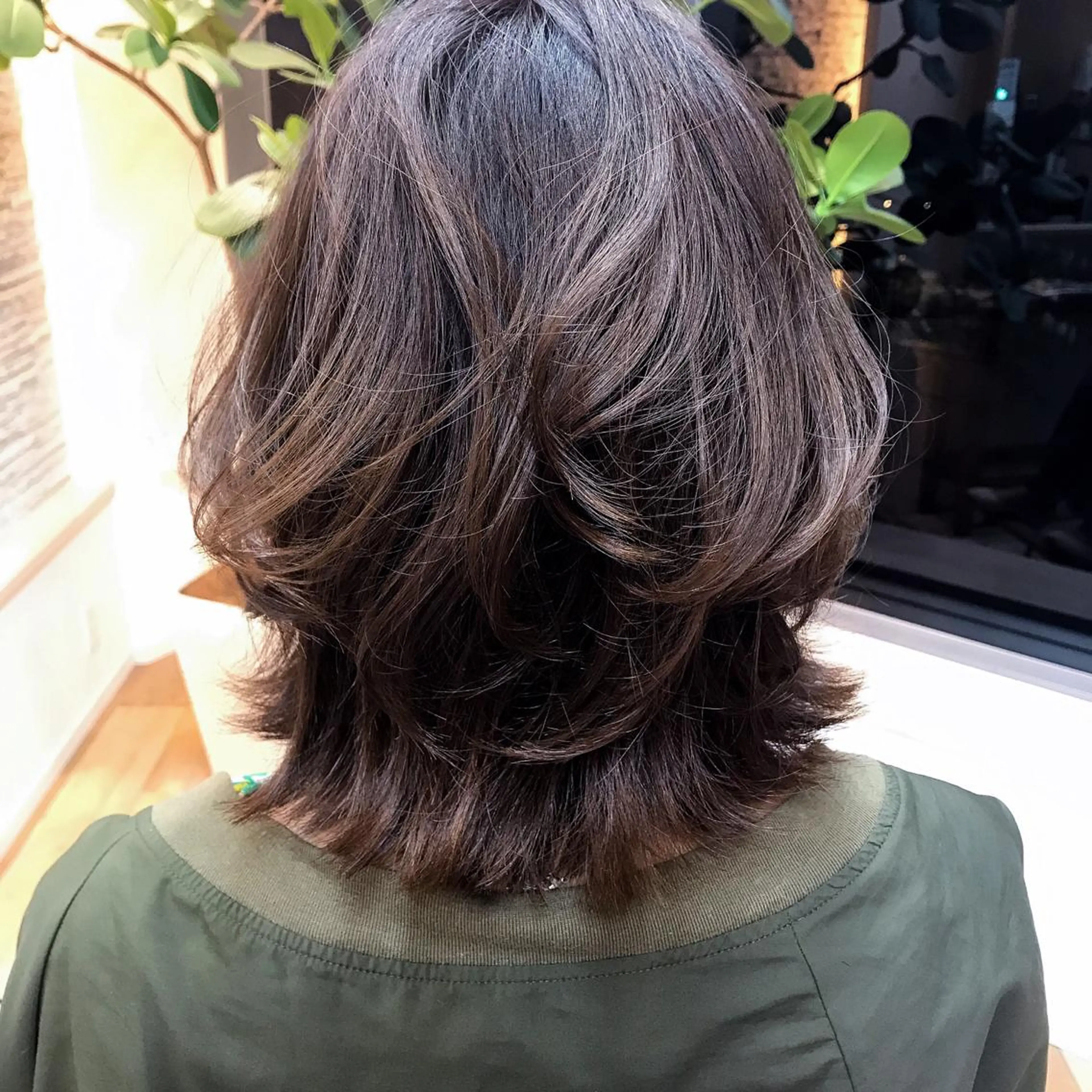 ミディアム カラー レイヤーカット 外ハネヘア カット ヘアカラー トップスタイリスト 藤原 純のヘアスタイル