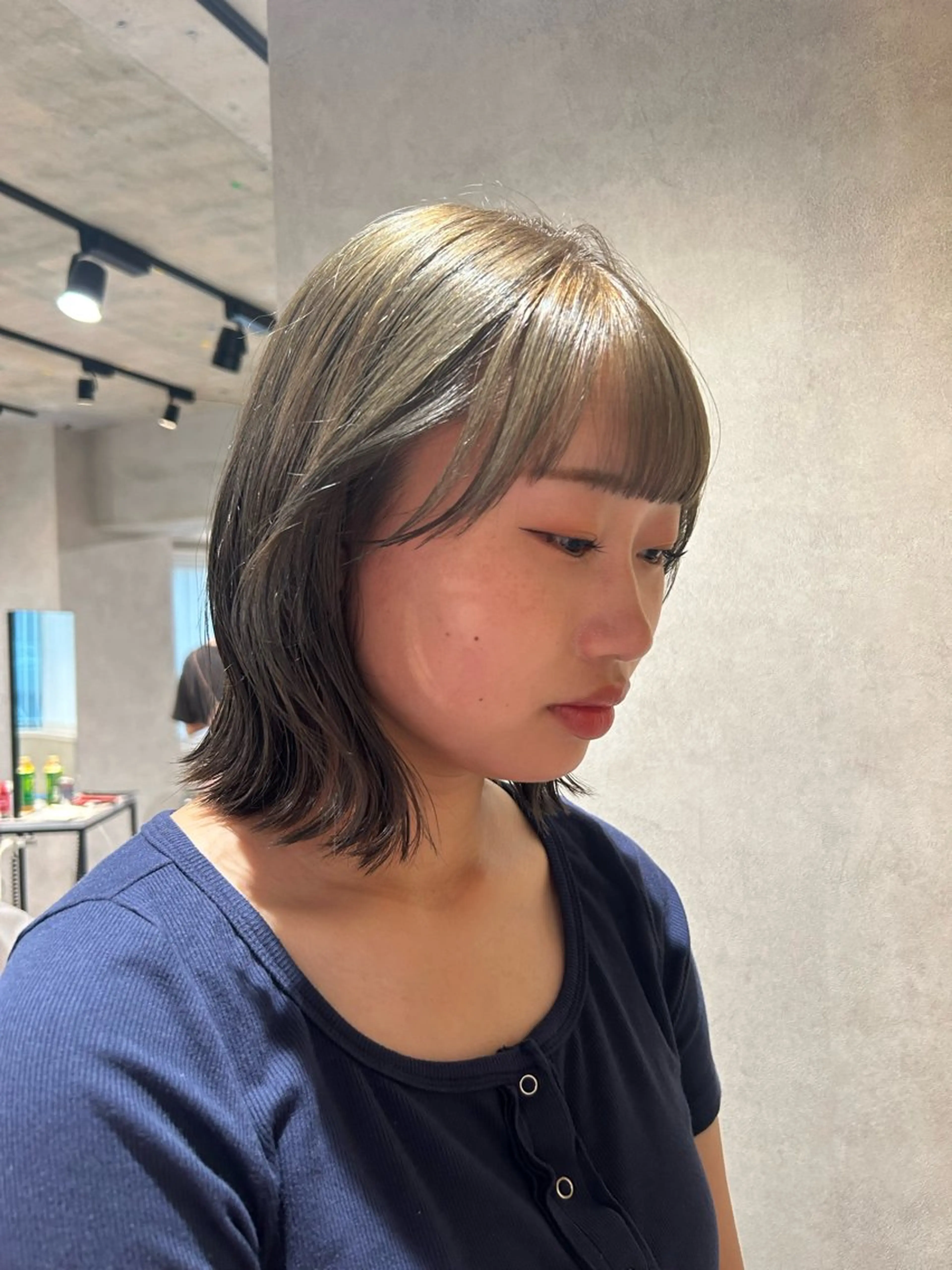 ショート カラー ベージュカラー オリーブベージュ ボブ カット ヘアカラー トリートメント ayano🍒暖色 カラー/カーリーヘアのヘアスタイル