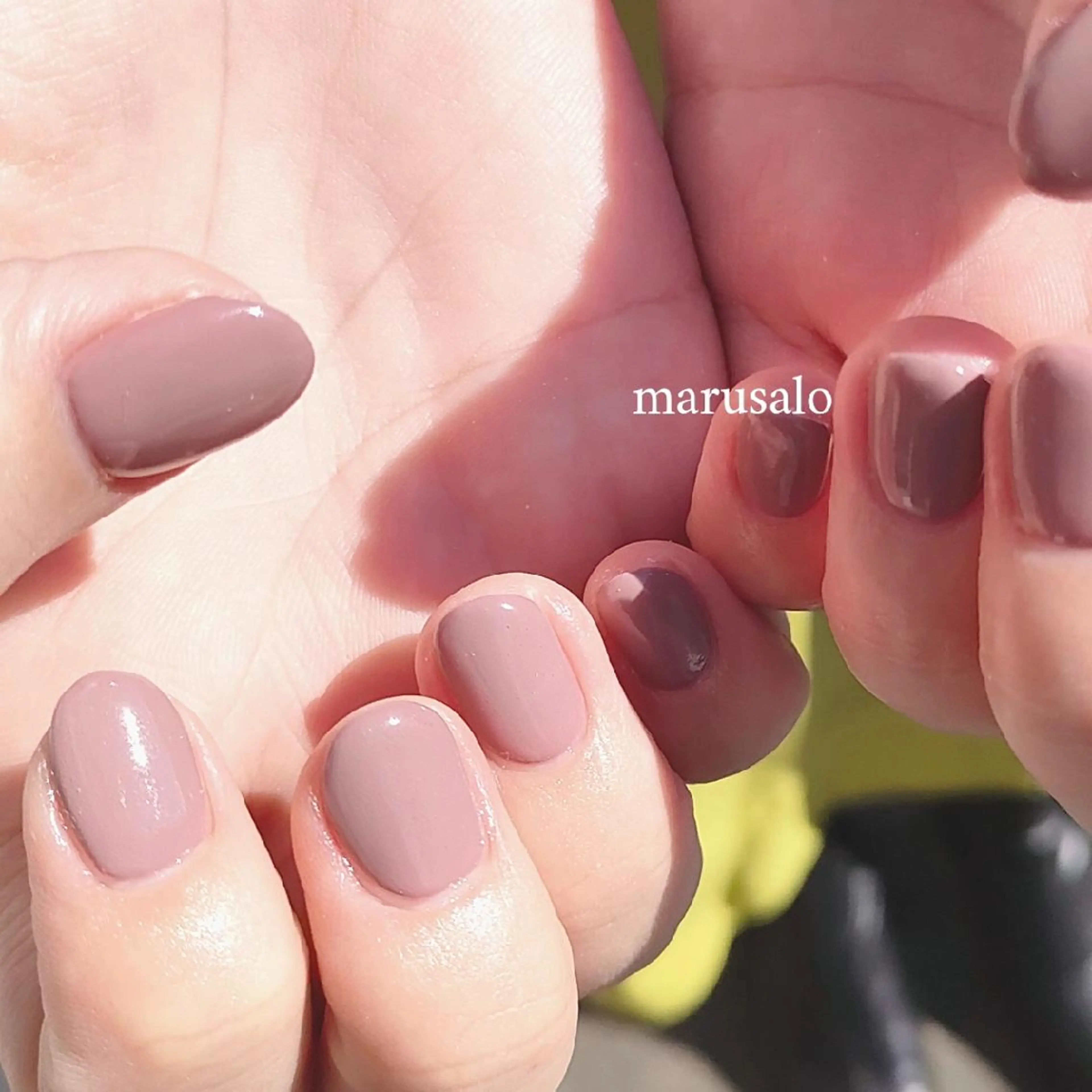 ネイル ブラウン ワンカラーネイル ピンク ショートネイル シンプルネイル ハンドネイル marusalo nailのネイルデザイン