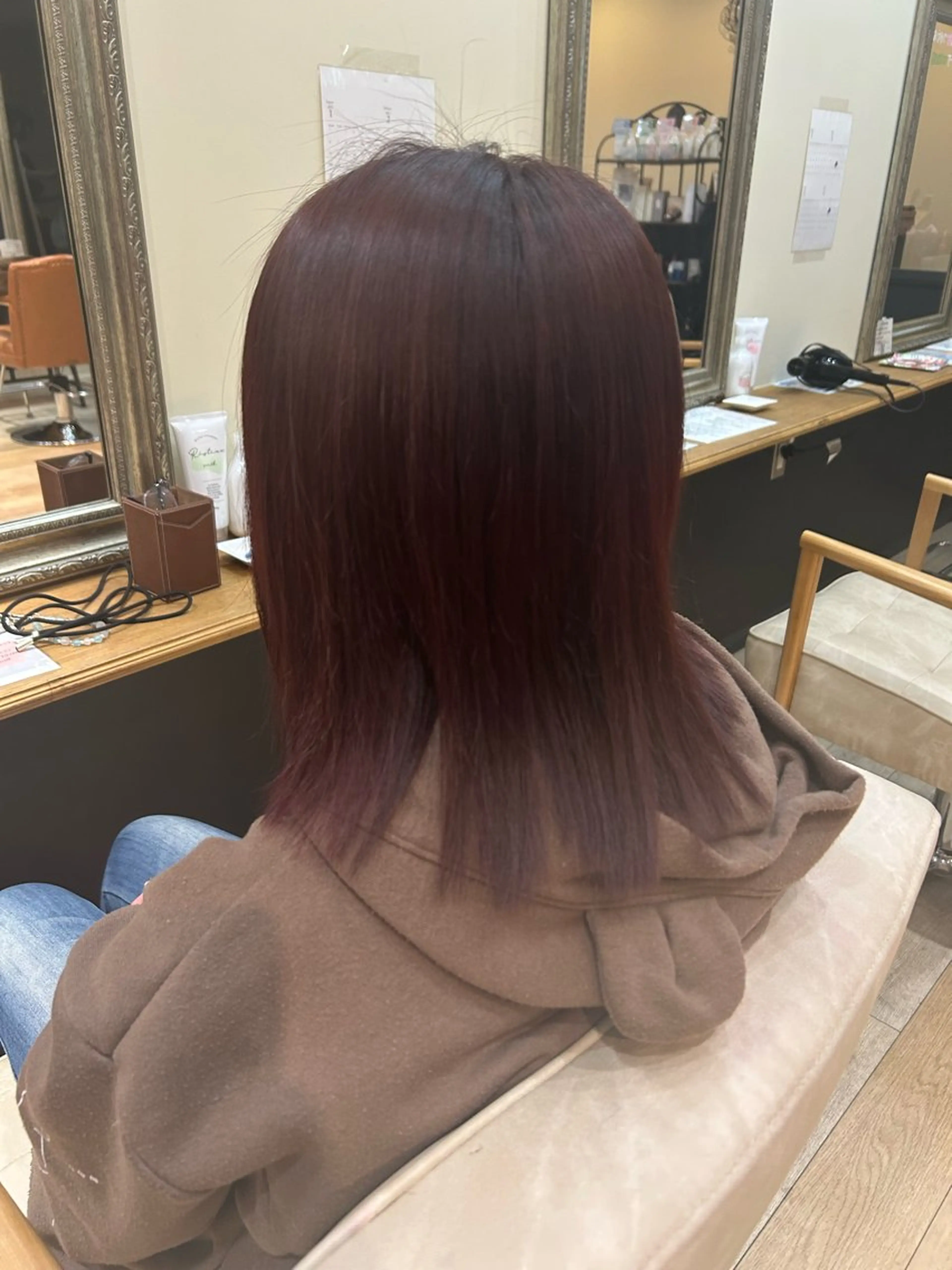ミディアム カラー 松尾 遥花のヘアスタイル