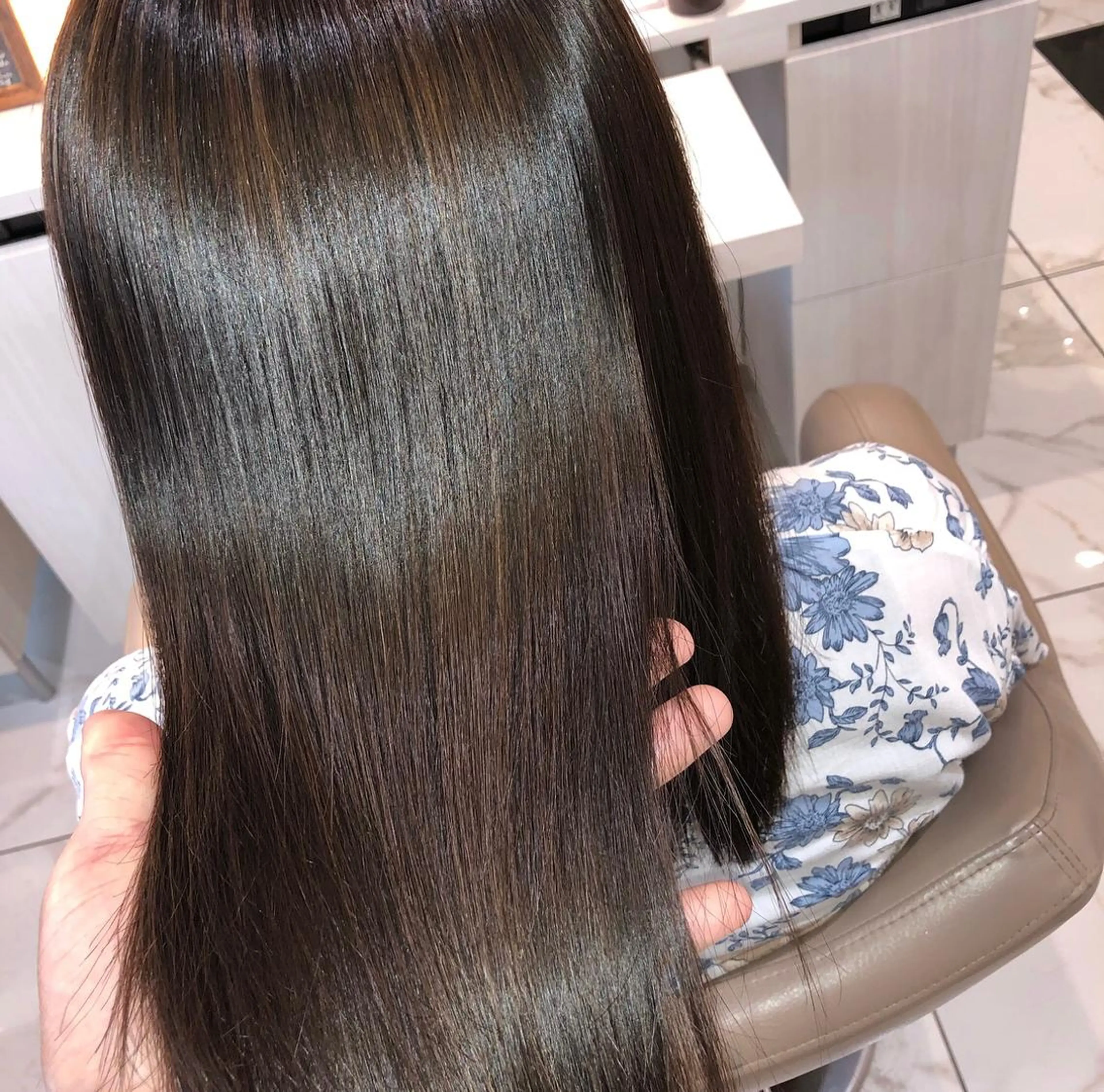 セミロング パーマ 髪質改善 縮毛矯正 ストレートパーマ 安井　昴 💫ブリーチ縮毛矯正のヘアスタイル