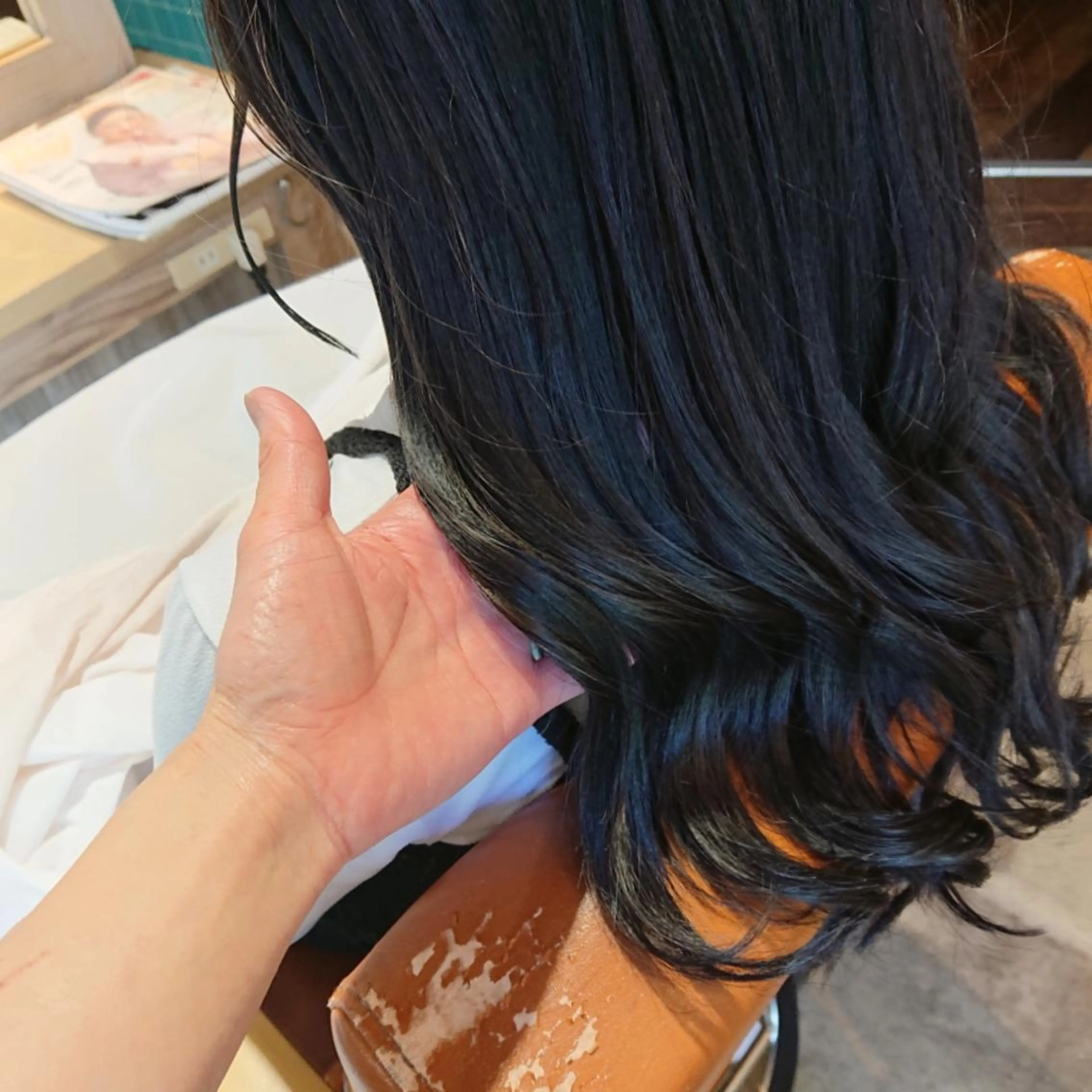 ロング カット ヘアカラー トリートメント alushe 岡 陽子のヘアスタイル