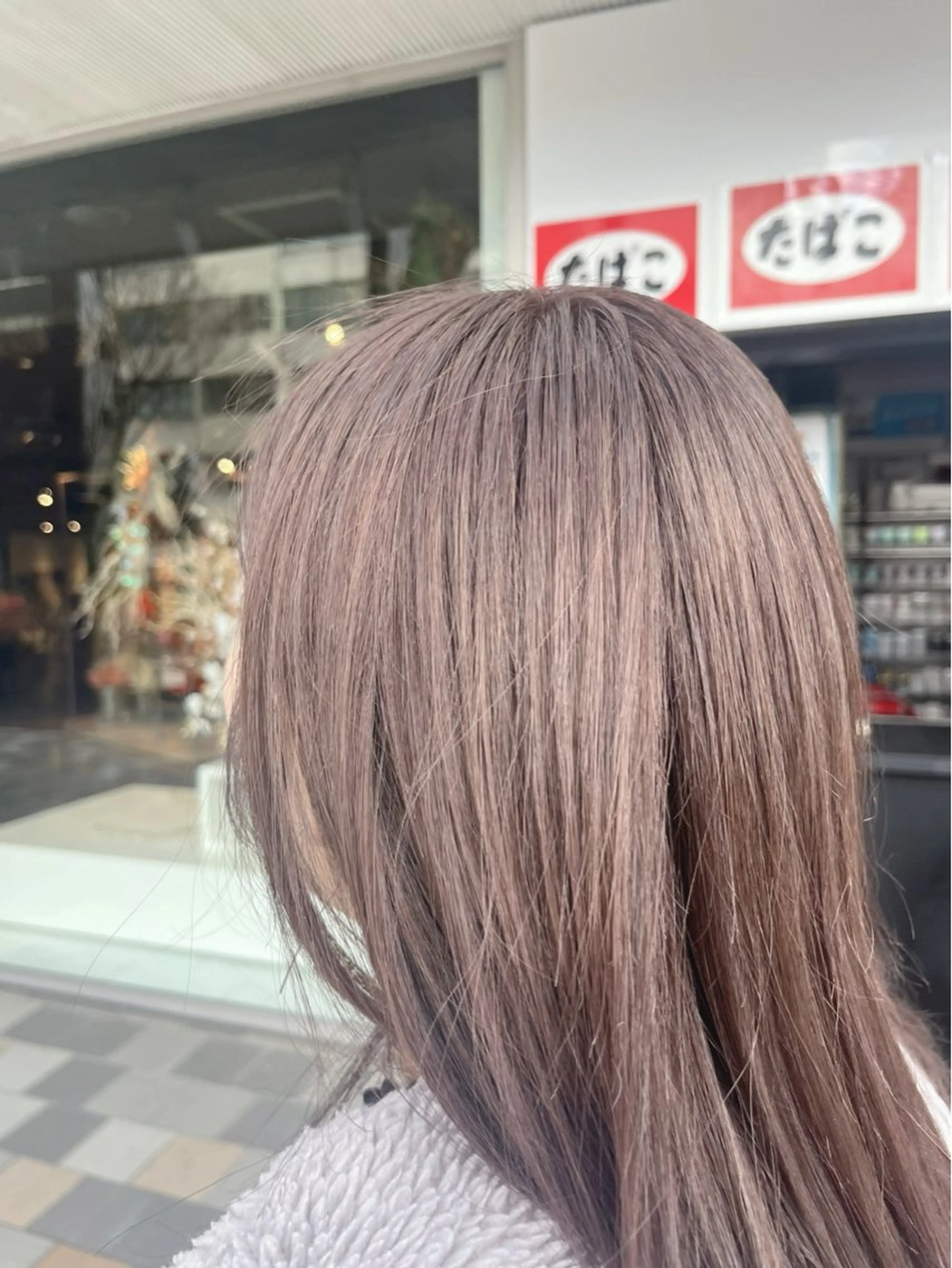 ミディアム カラー ベージュカラー ブリーチ ふんわりレイヤー /Lobec 田代のヘアスタイル