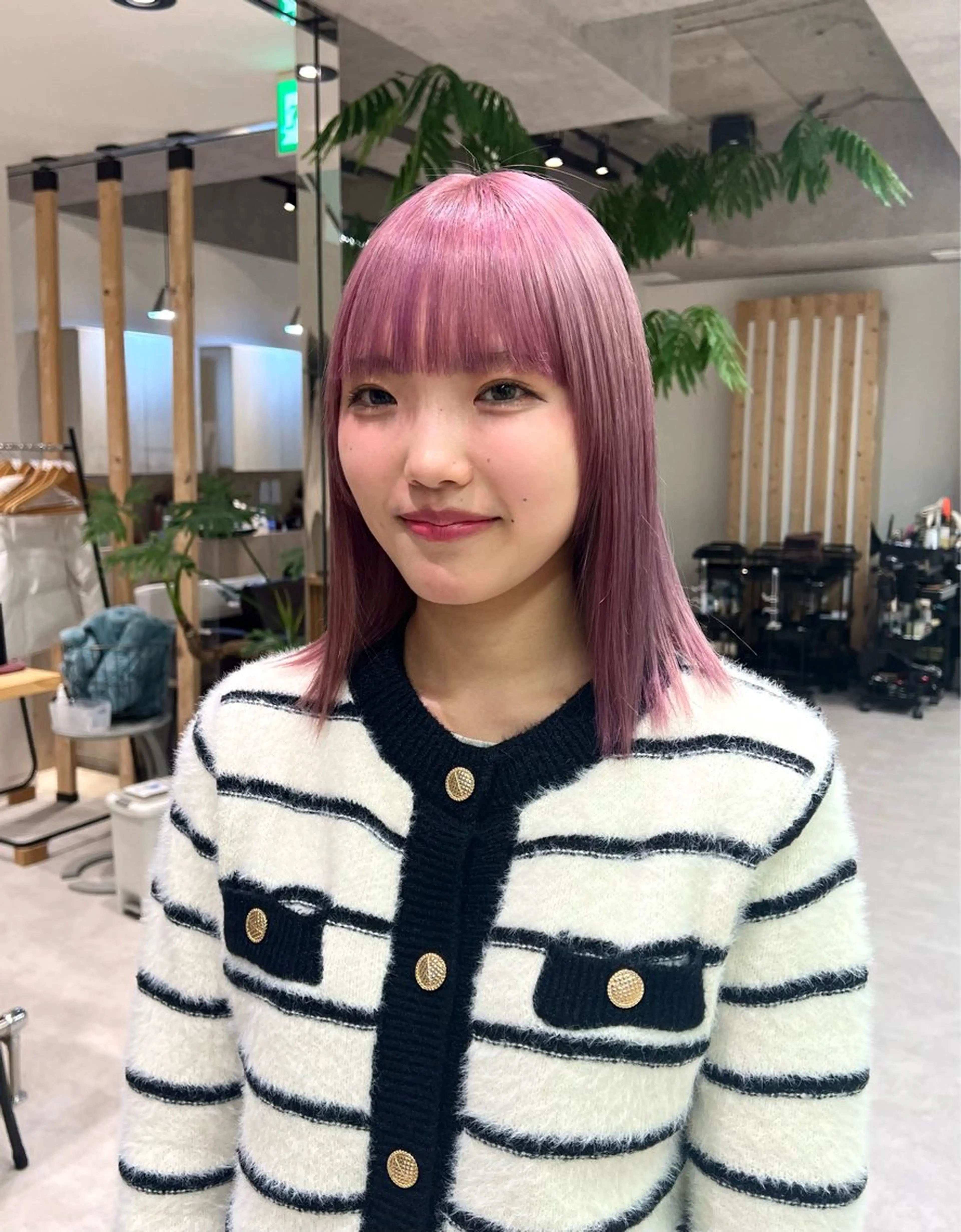 ミディアム カラー ヘアカラー トリートメント ダブルカラーブリーチ 髪質改善　縮毛矯正のヘアスタイル