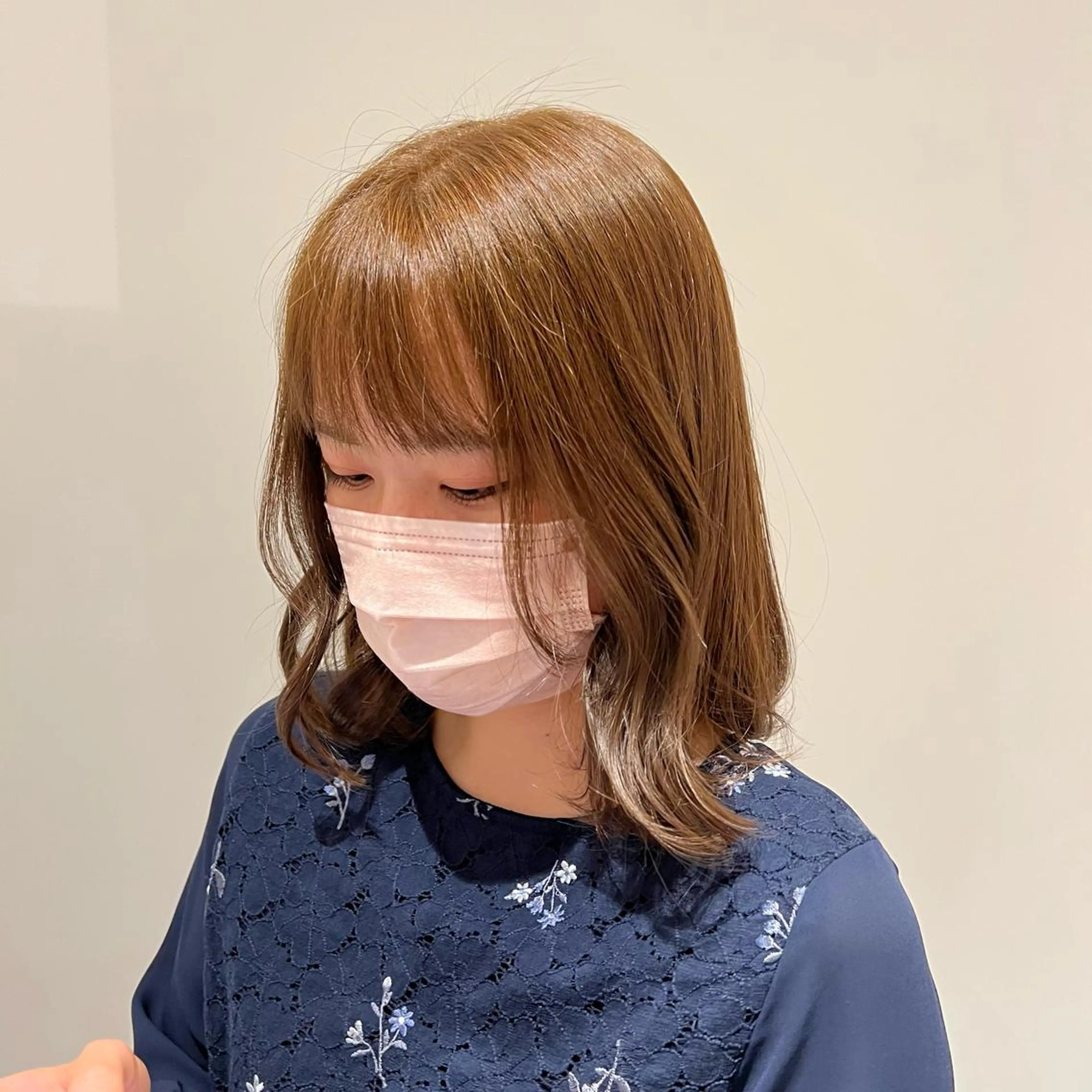 ミディアム カラー ベージュカラー ブリーチ ブリーチなしカラー 浦﨑 笑美里のヘアスタイル