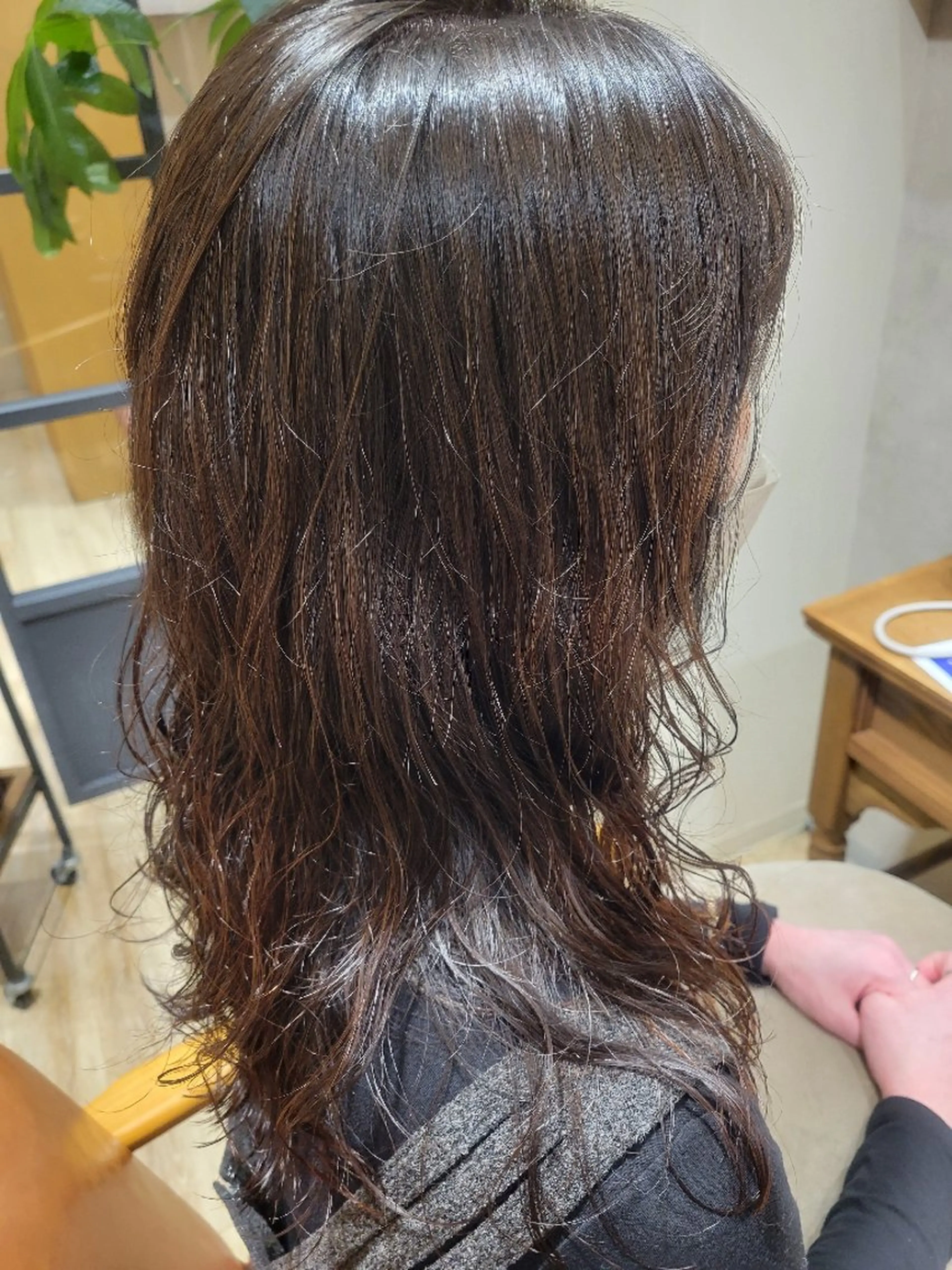 パーマ ロング 安永 結菜のヘアスタイル