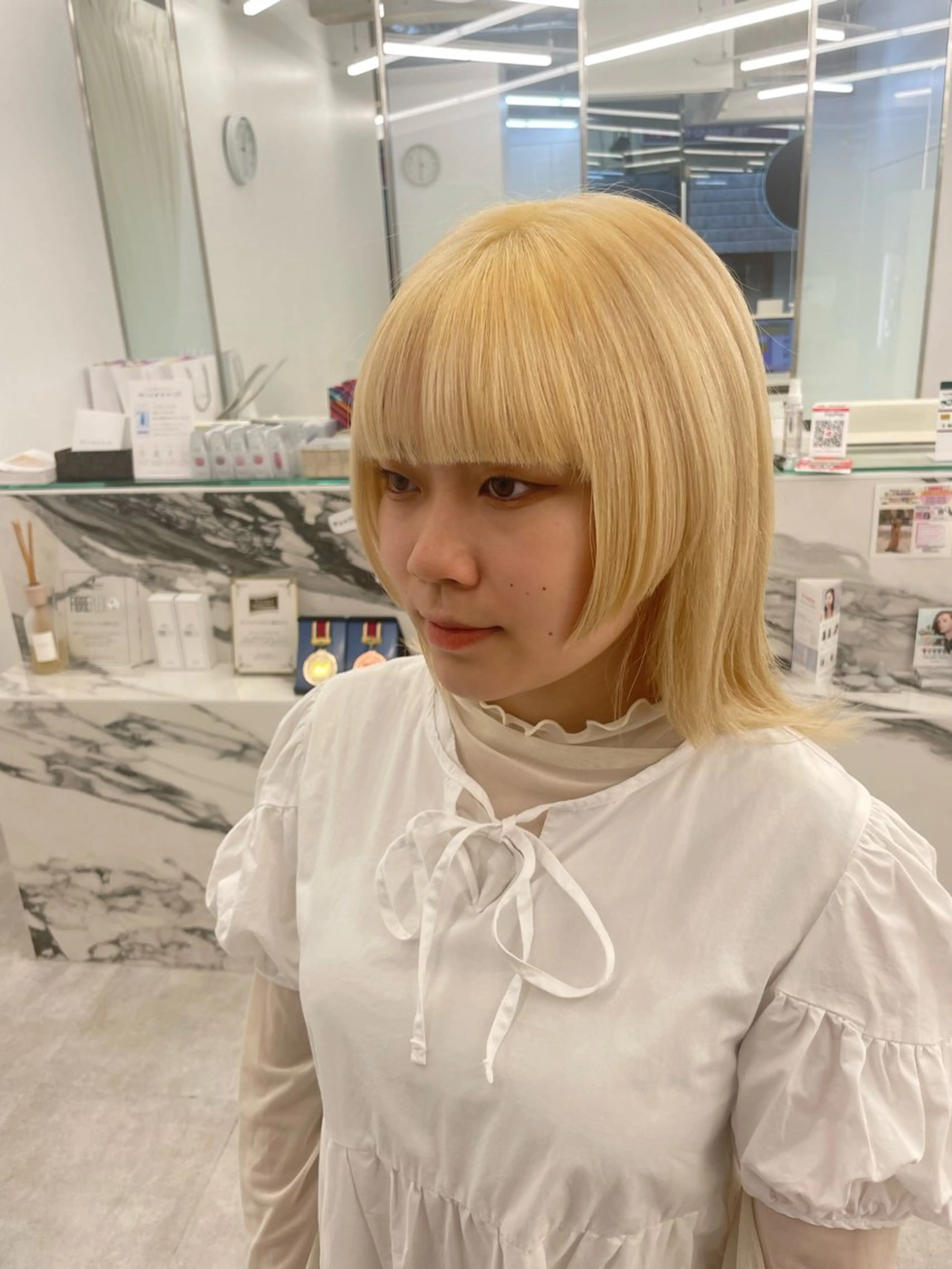 セミロング カラー ヘアアレンジ ブリーチ 抜きっぱなしブロンド カット ヘアカラー トリートメント 【Sweep】おじま のぞみのヘアスタイル