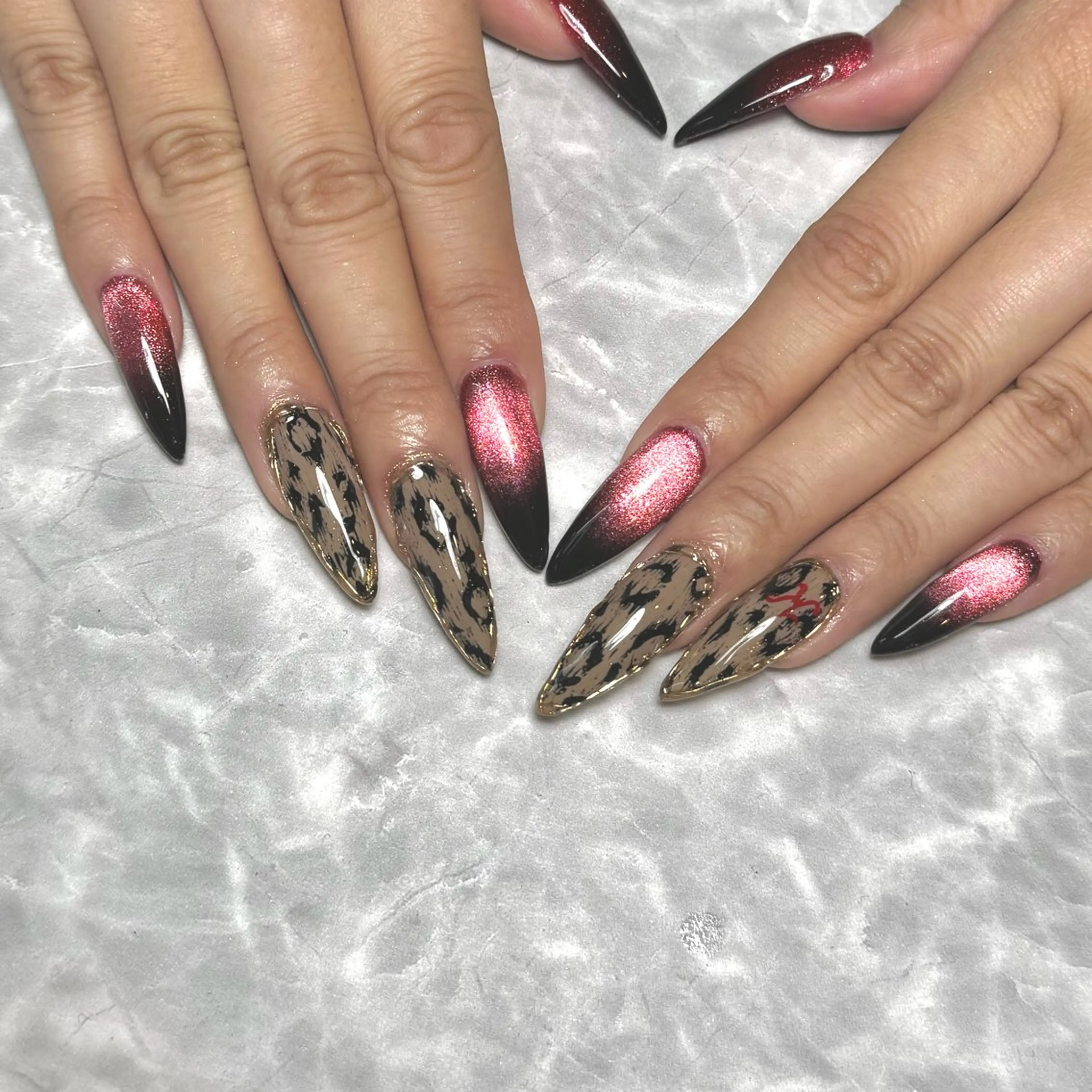 ネイル アニマル柄 キラキラネイル マグネットネイル 冬ネイル ハンドネイル Nail Salon Lillion【リリオン】所属・lillion karenのネイルデザイン