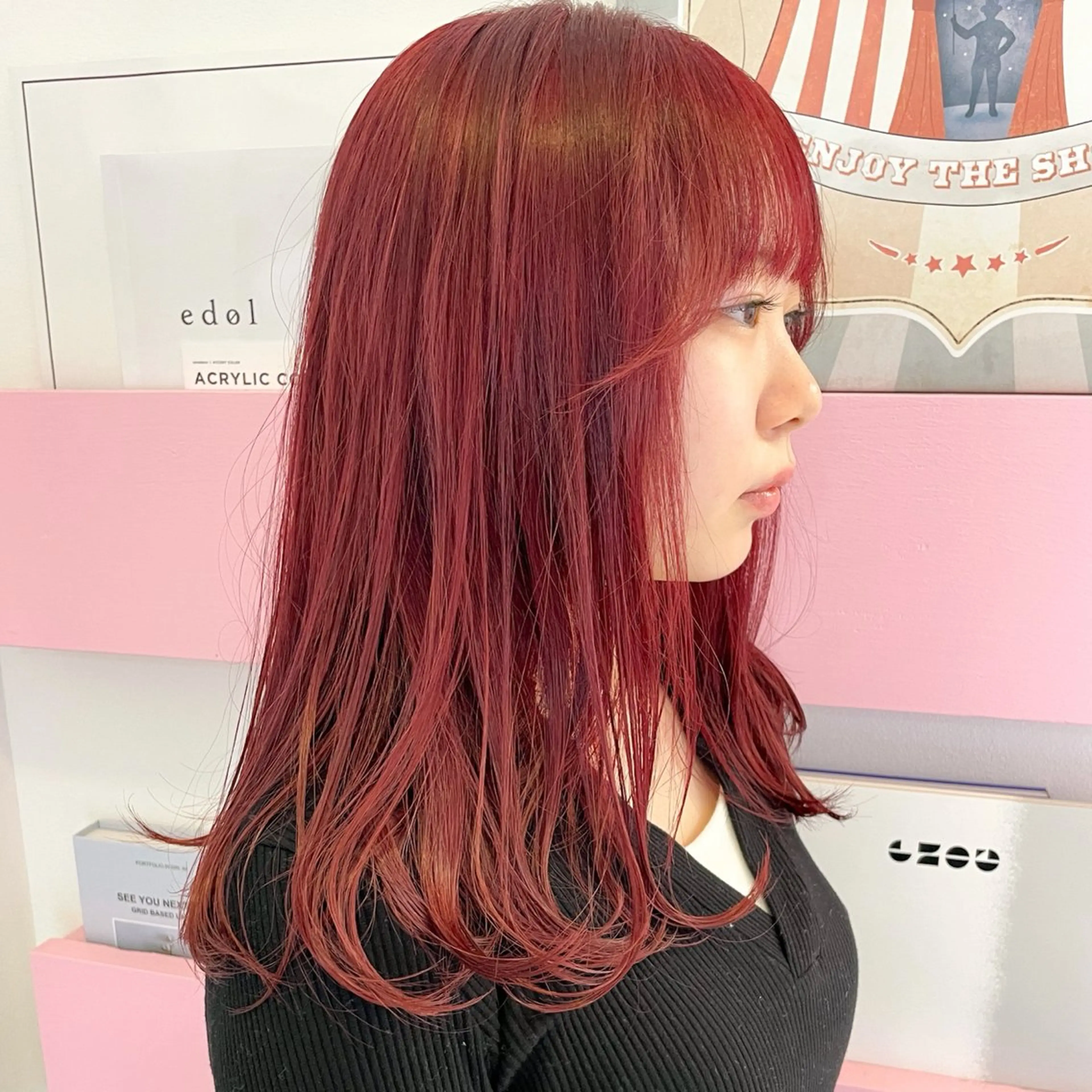 ロング カラー レッドカラー レイヤーカット カット ヘアカラー レイヤー/暖色/ ミルクティー/マリアのヘアスタイル
