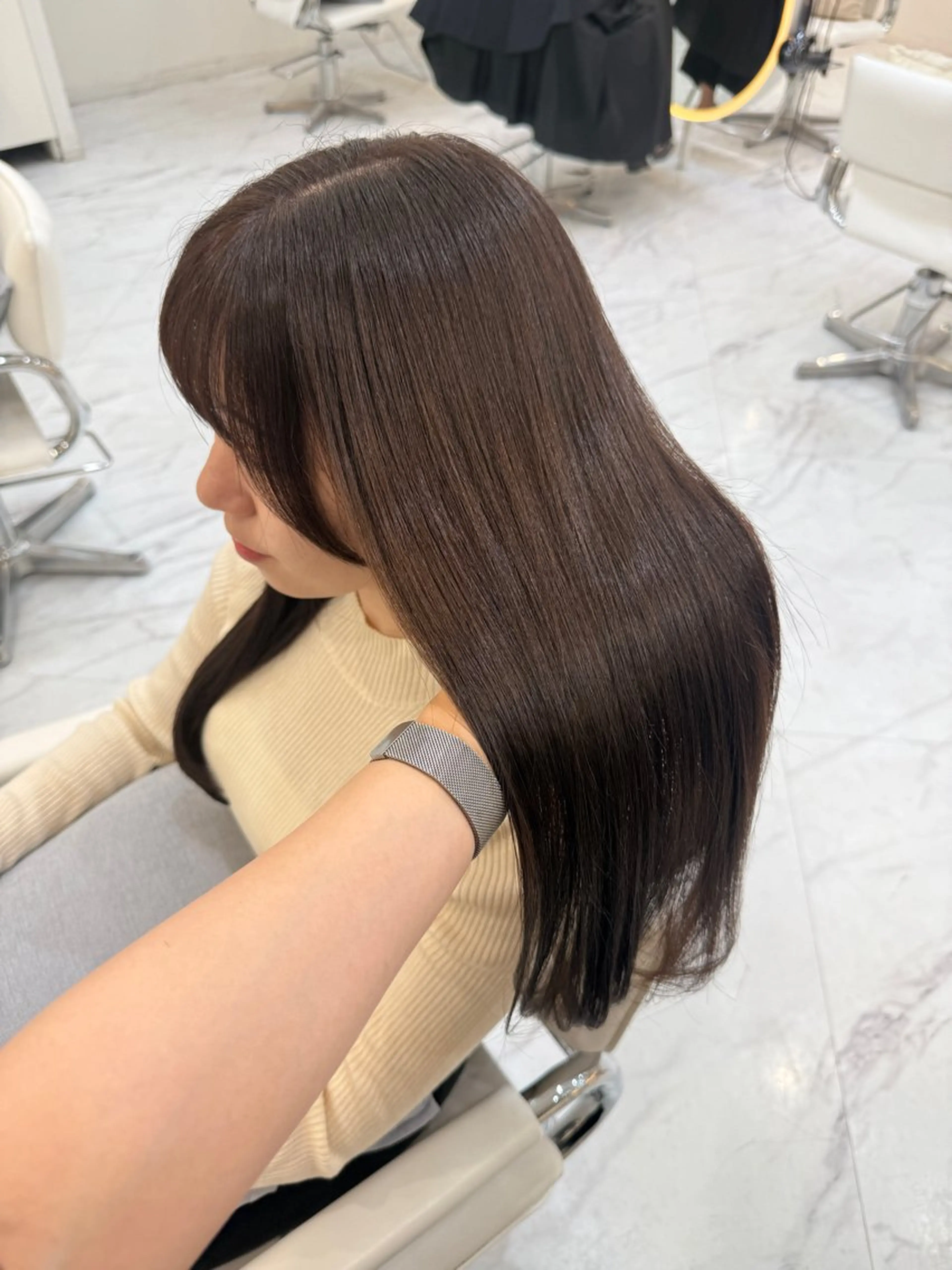 ロング チョコレートブラウン カット ヘアカラー トリートメント Sayaka ii+Uのヘアスタイル