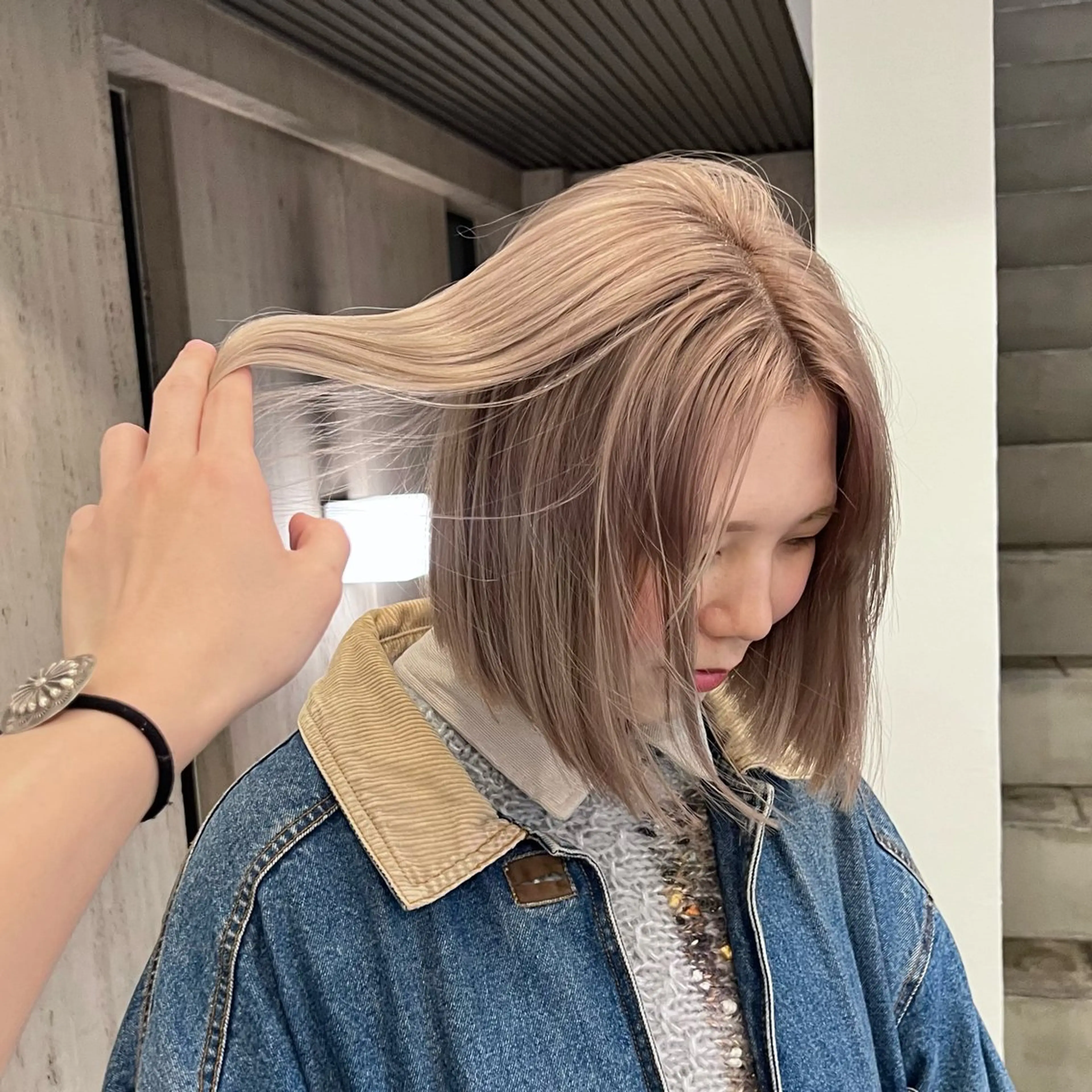 ショート カラー ベージュカラー ミルクティーベージュ ムラ修正💎 艶髪ハイトーン💎のヘアスタイル